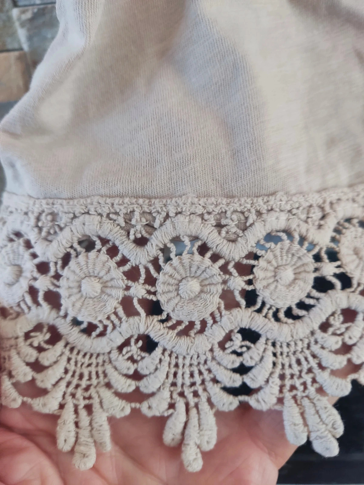 🔥Bonita camiseta beige de tirantes con tira de crochet en el bajo – taille L / 40 / 12 3