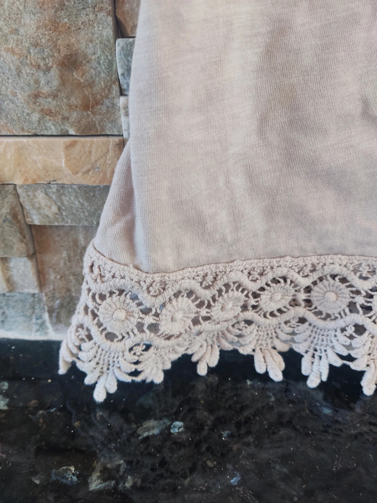 🔥Bonita camiseta beige de tirantes con tira de crochet en el bajo – taille L / 40 / 12 2