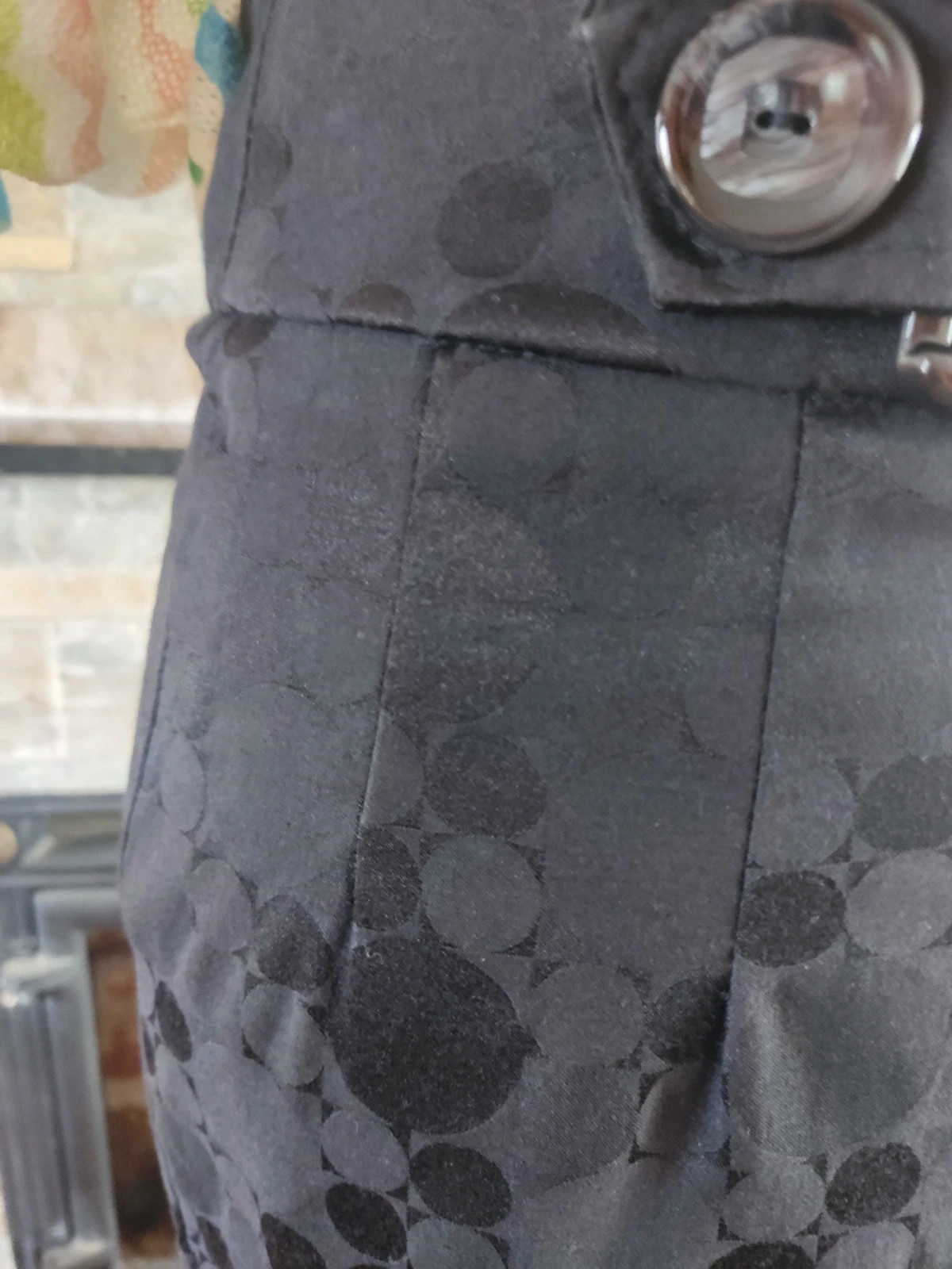 🔥Bonita falda negra con original aplicación en cintura de dos botones y en el centro un nudo – taille M / 38 / 10 5