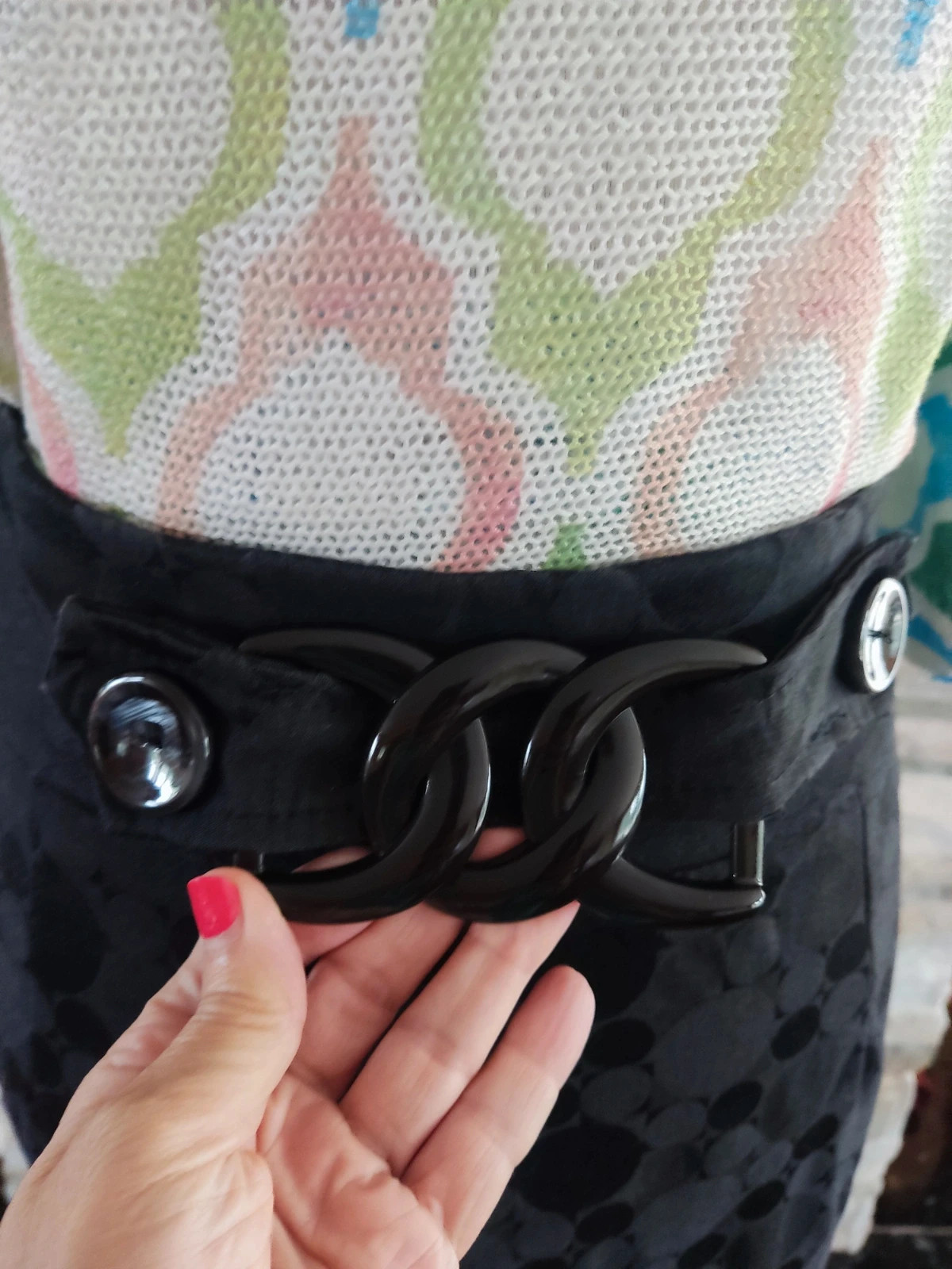 🔥Bonita falda negra con original aplicación en cintura de dos botones y en el centro un nudo – taille M / 38 / 10 4