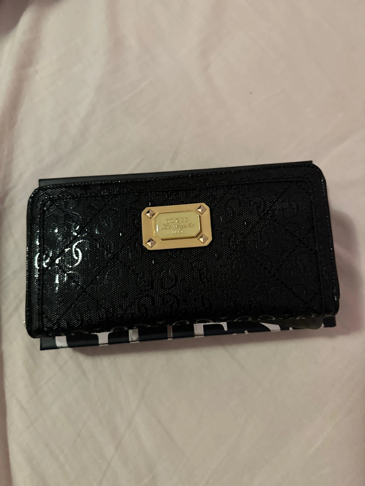 Compagnon//portefeuille guess