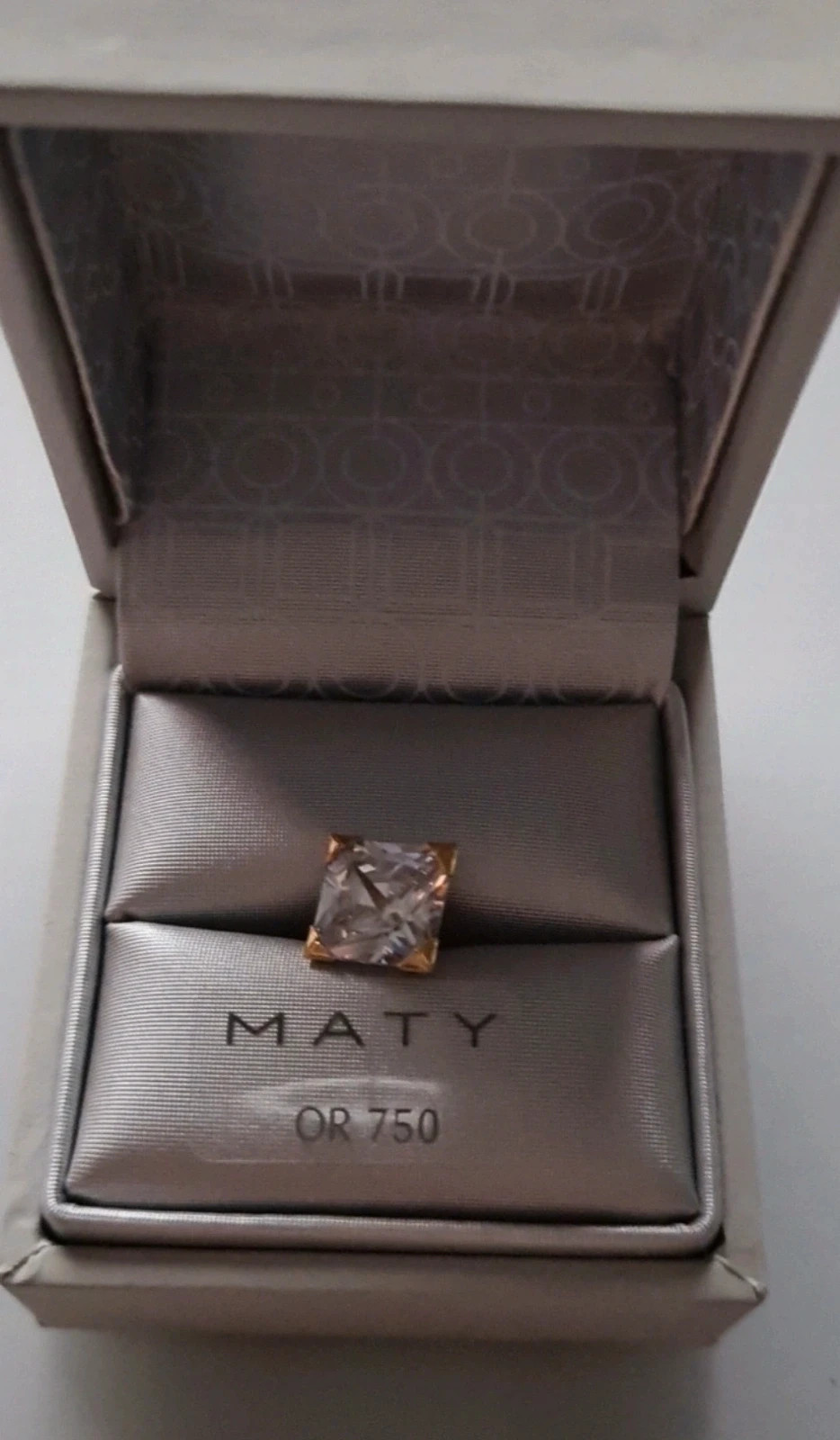 1 clou d'oreille – Maty