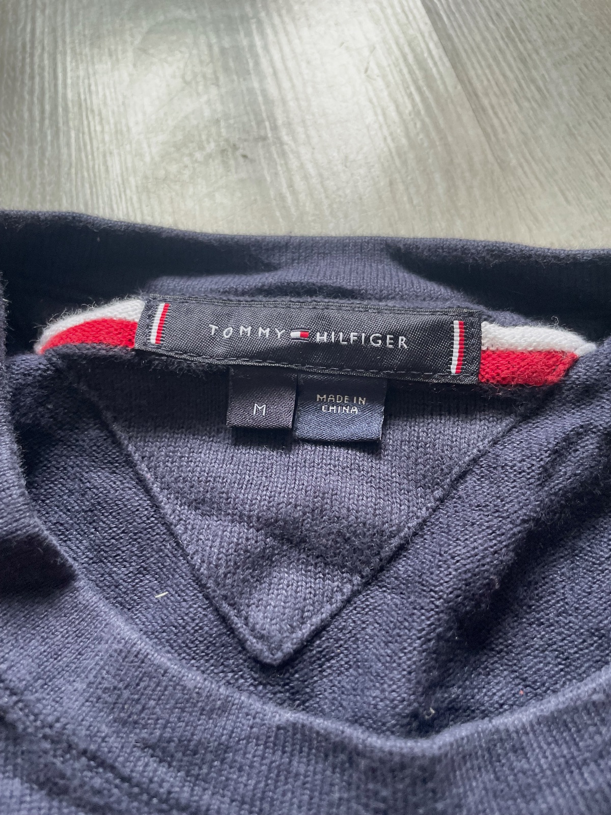 Pull Tommy Hilfiger bleu marine – Tommy Hilfiger – taille M 5