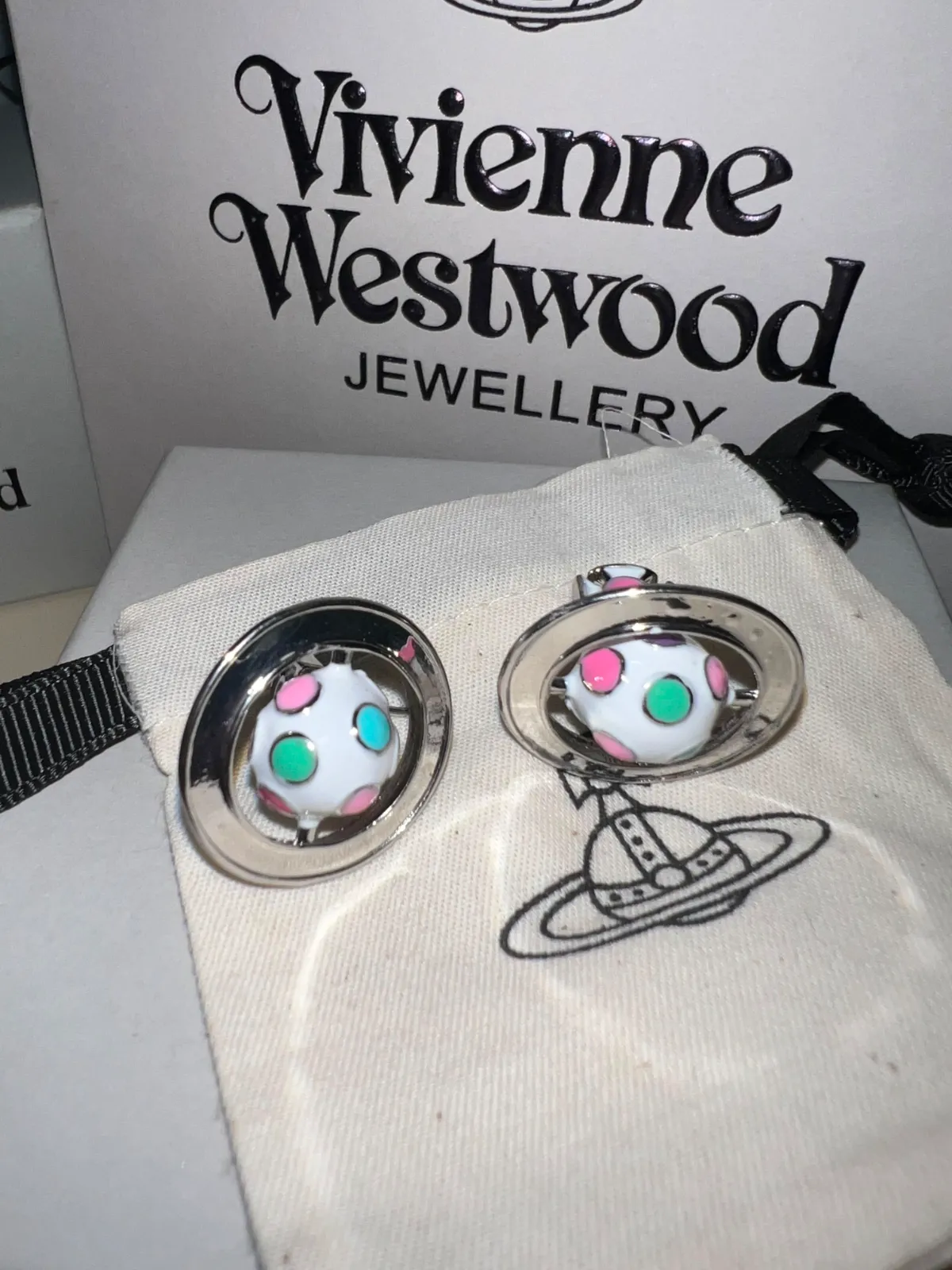 Boucles d'oreilles Vivienne Westwood colorées 2