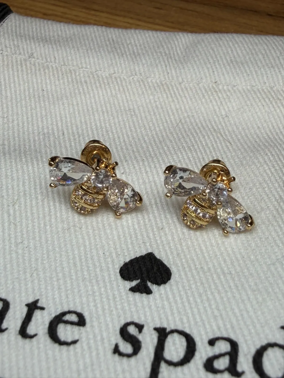 Boucles d'oreilles dorées strass brillant