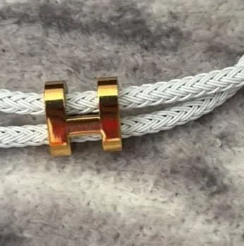 Bracelet corde blanche détails dorés 3