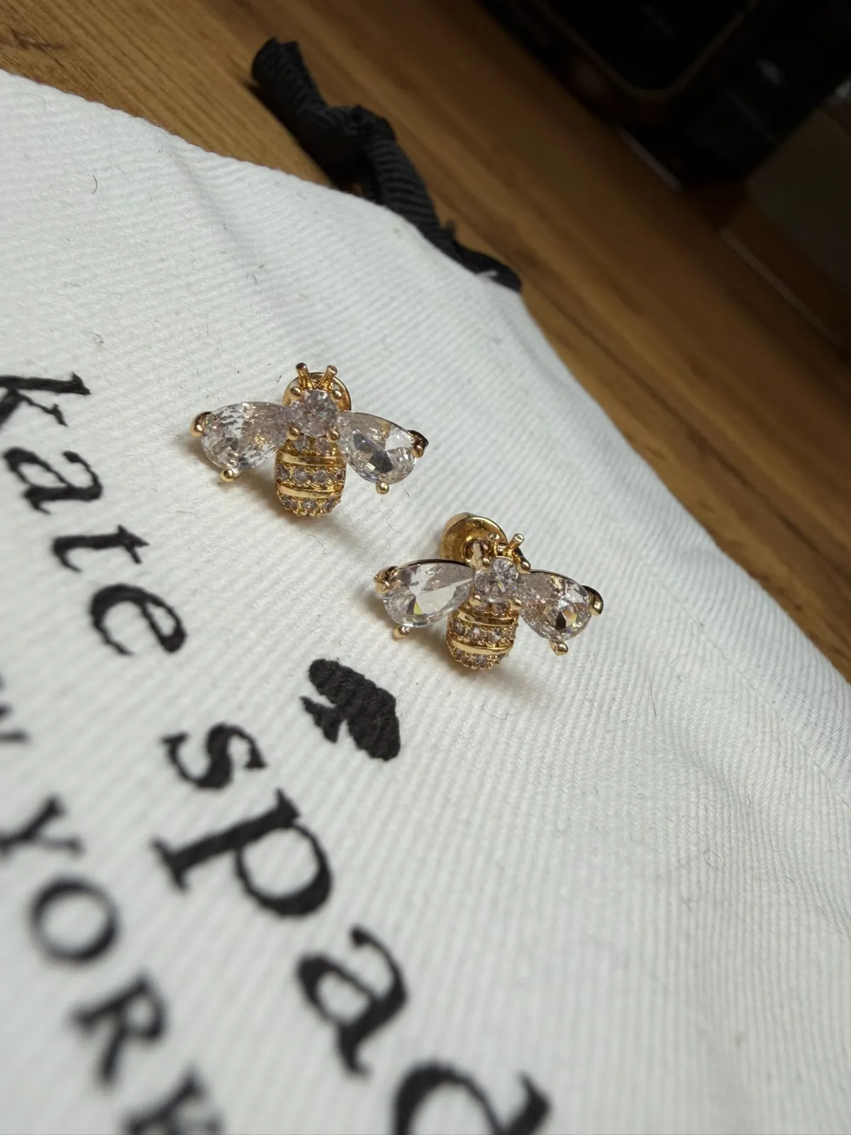 Boucles d'oreilles dorées strass brillant 4