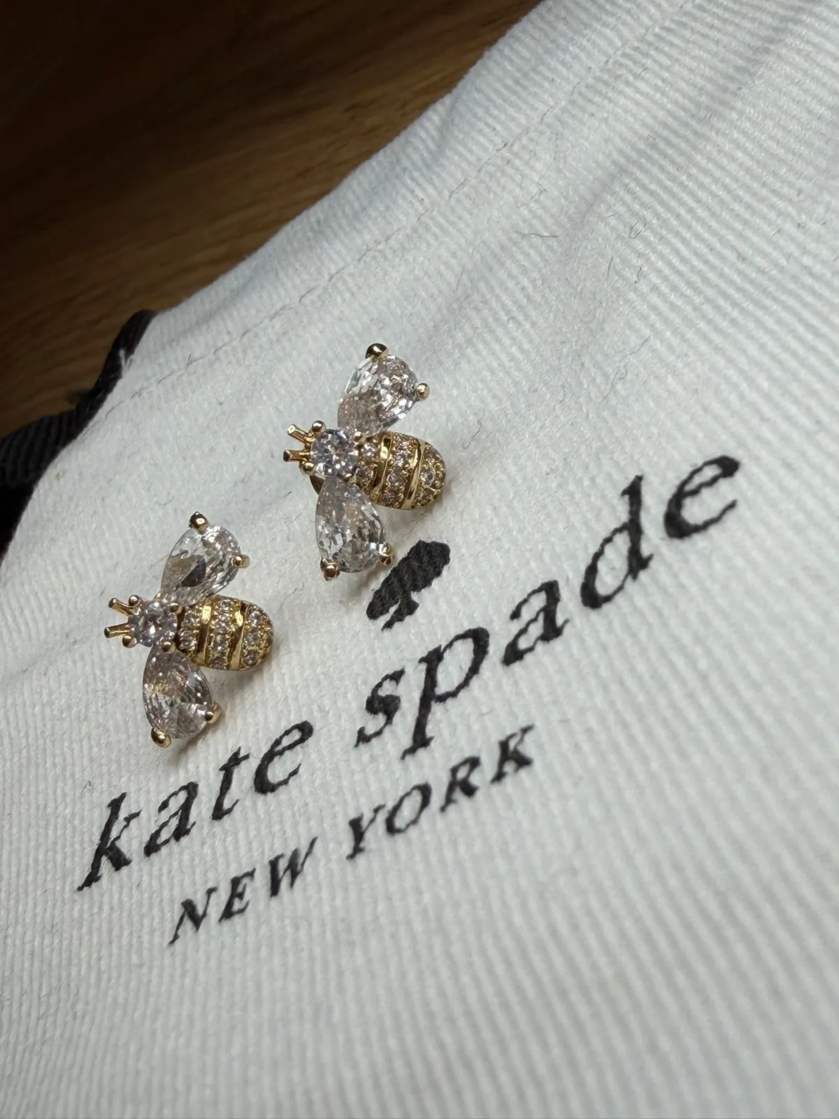 Boucles d'oreilles dorées strass brillant 2