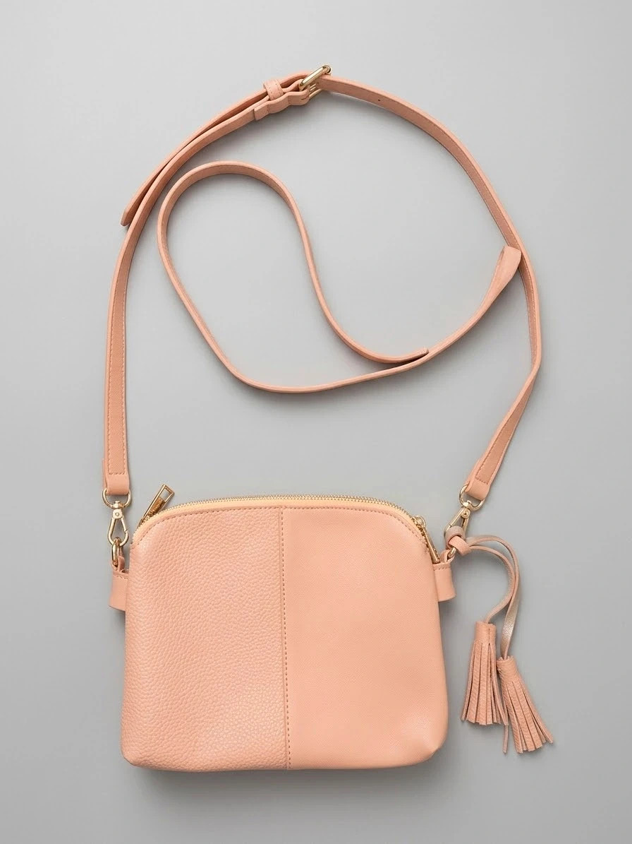 Bolso bandolera rosa palo con borlas