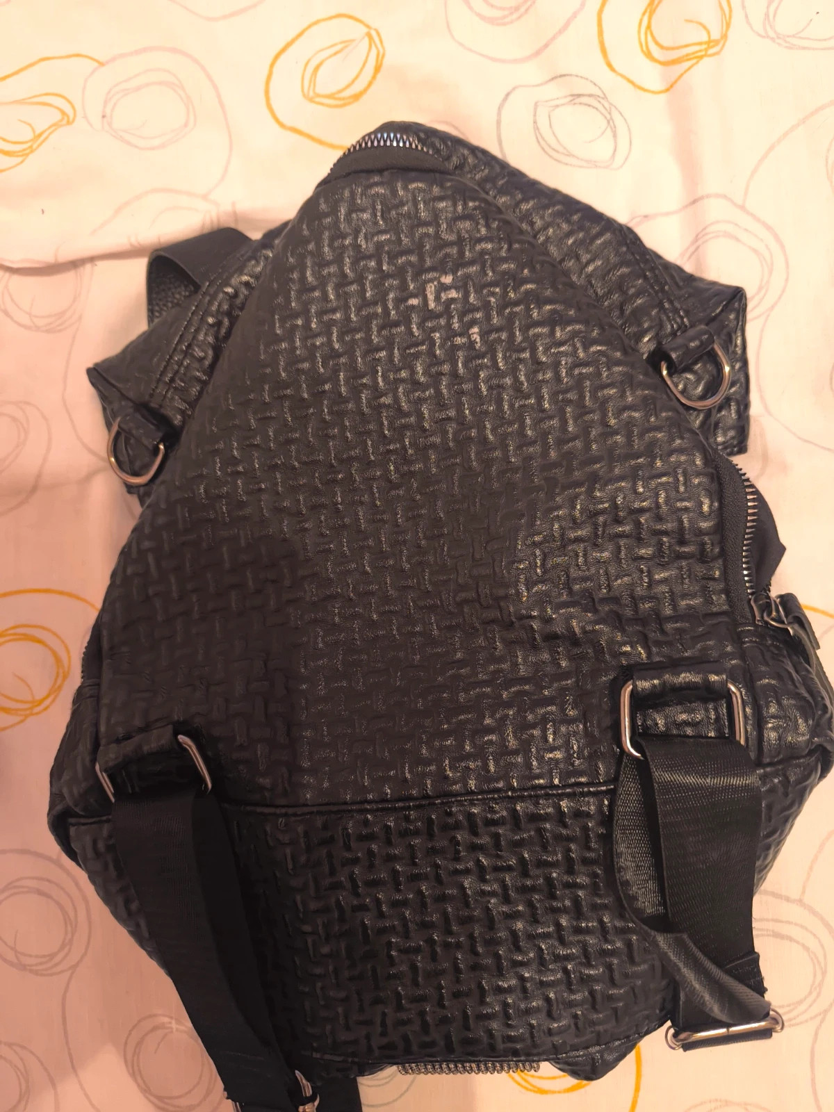 Mochila Negra Brillo antirrobo 2