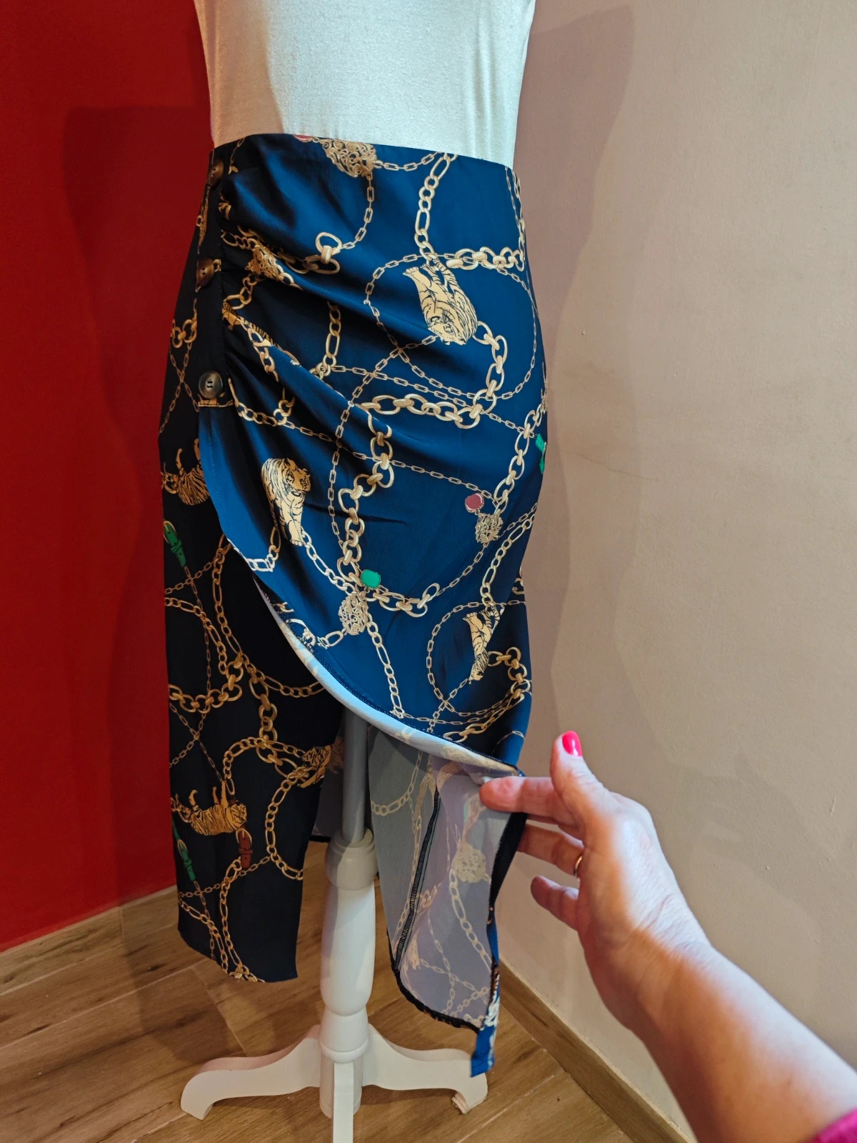 🌺 Falda azul marino con estampado dorado y fruncida en cintura – taille L / 40 / 12 2