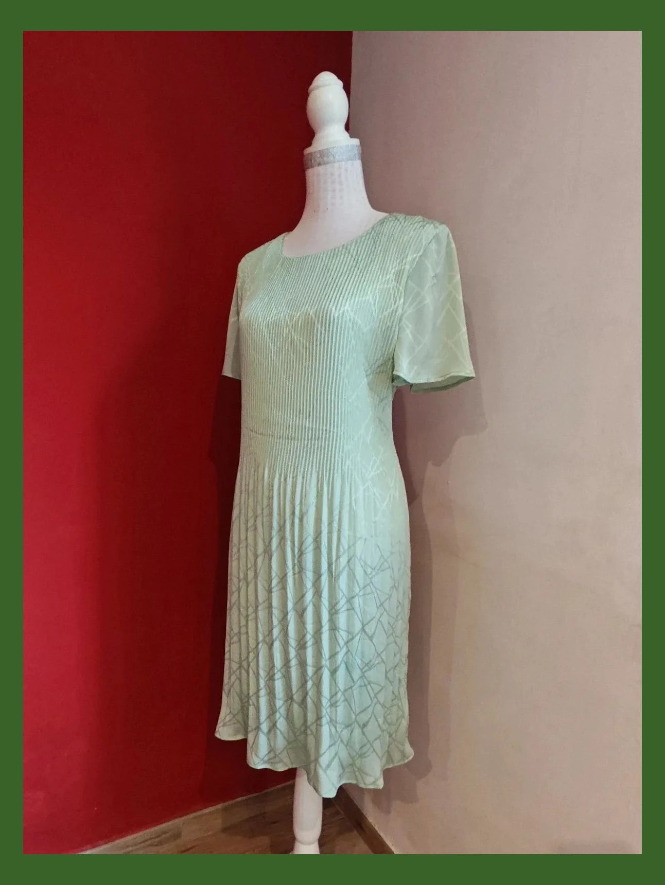 🌺 Vestido verde clarito satinado con brillo suave y tela plisadita con tacto sedoso – new zermatt – taille XXL / 44 / 16 2