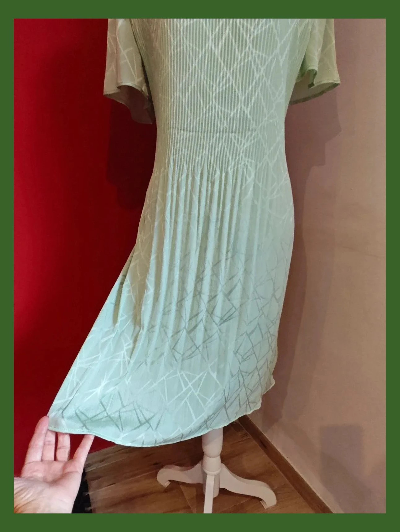 🌺 Vestido verde clarito satinado con brillo suave y tela plisadita con tacto sedoso – new zermatt – taille XXL / 44 / 16 5