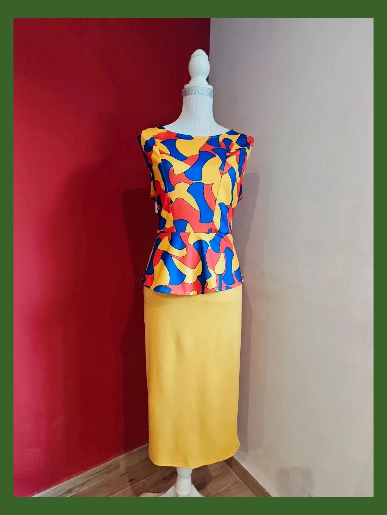 🌺 Vestido entallado con volante en cintura, estampado multicolor arriba y falda amarilla – Vintage – taille XXL / 44 / 16