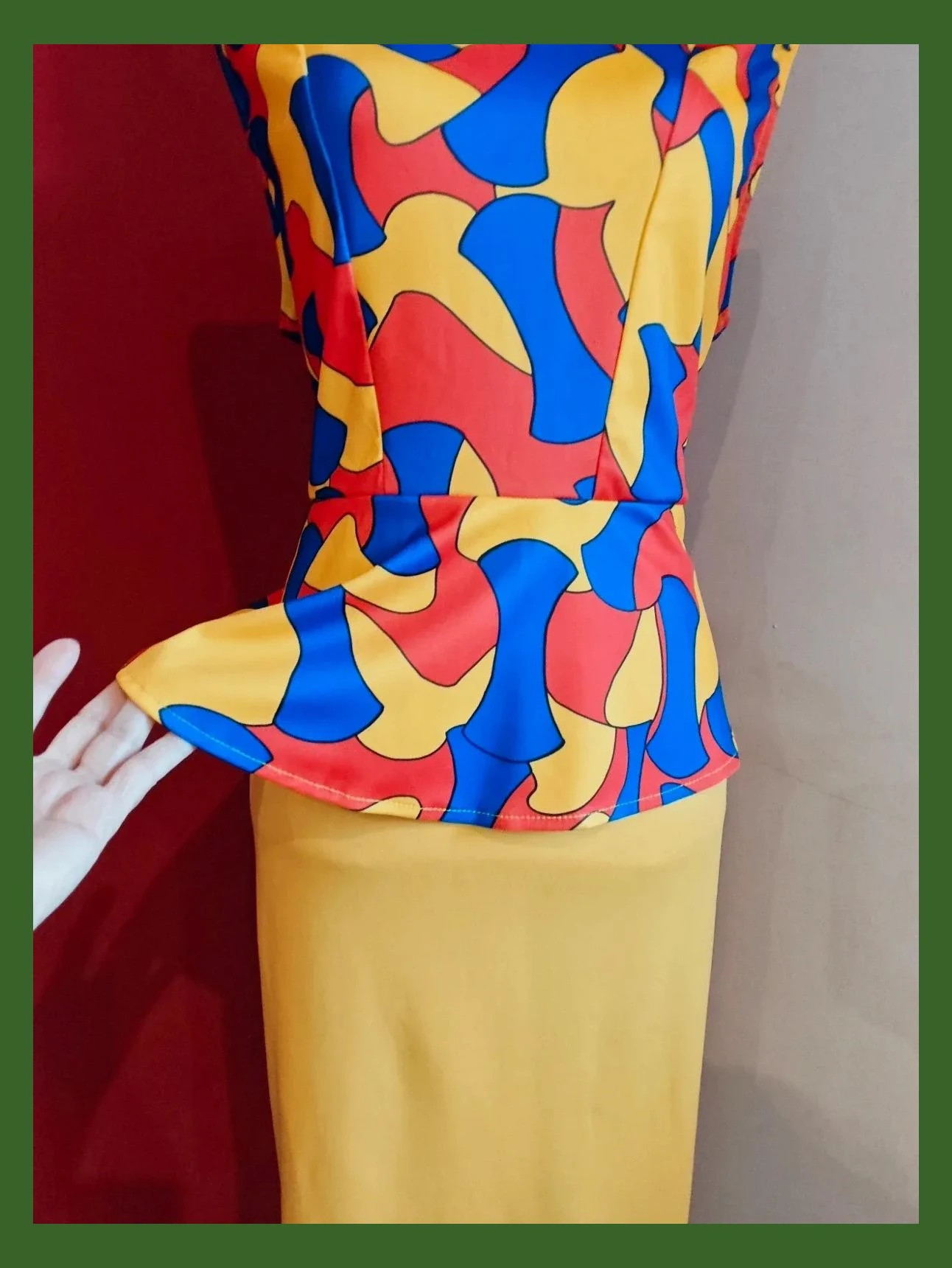 🌺 Vestido entallado con volante en cintura, estampado multicolor arriba y falda amarilla – Vintage – taille XXL / 44 / 16 4