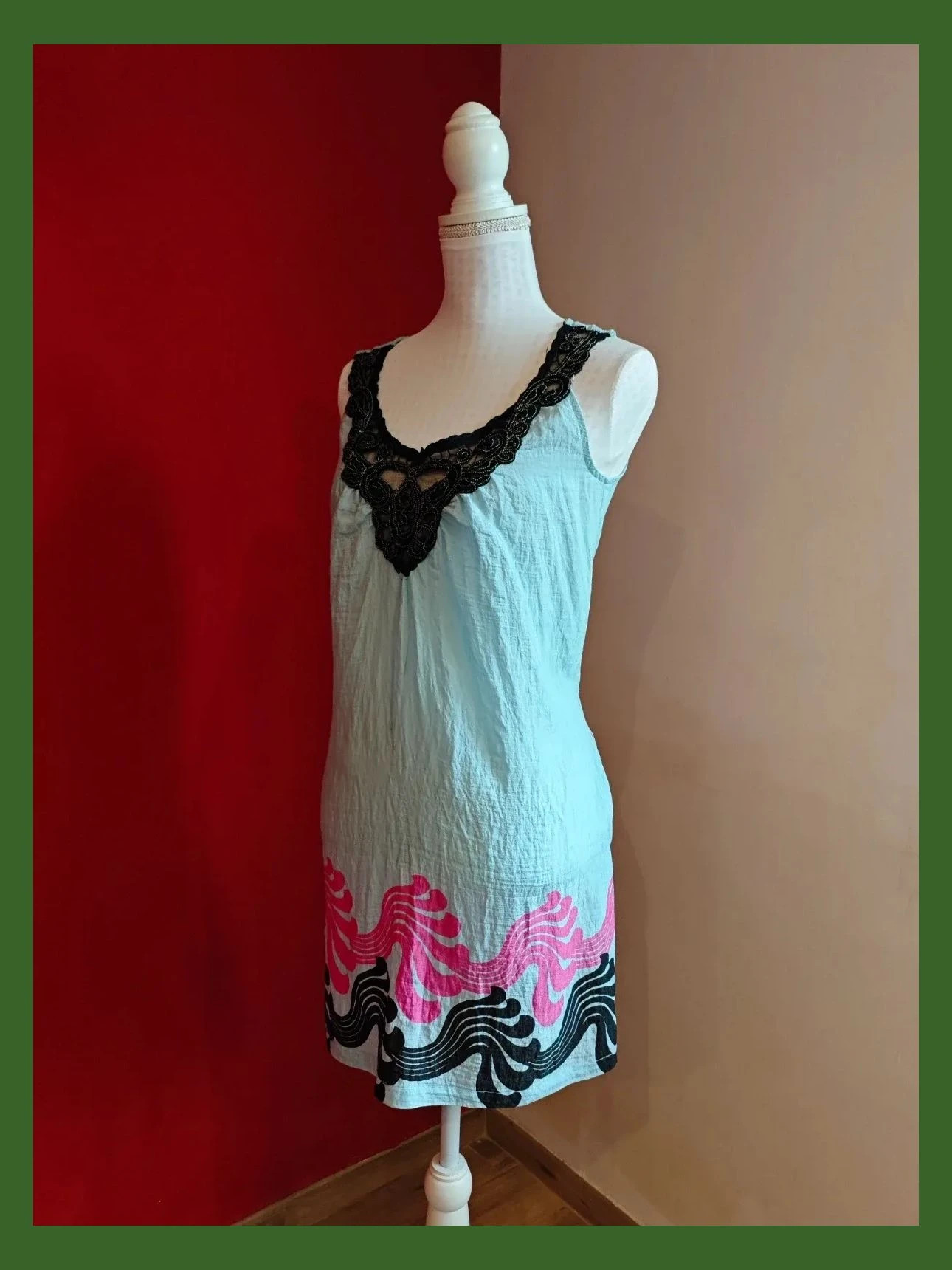 🌺Vestido ligero con algodón 50% azul clarito y estampado con aplicación negra con abalorios – Kingan – taille M / 38 / 10 2