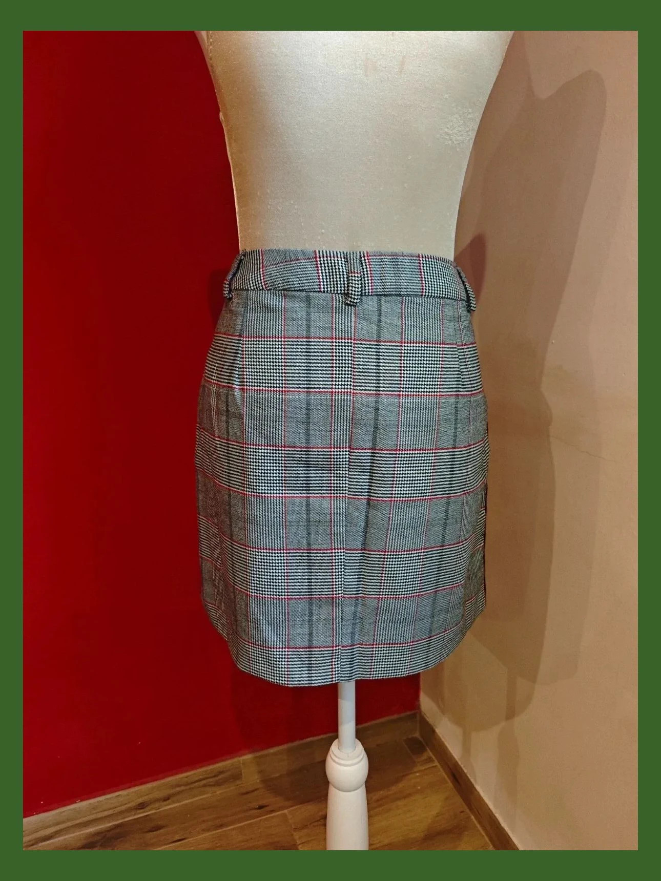 🌺Minifalda de cuadritos con cintas laterales multicolor brillantes, talla M – Le Lis – taille M / 38 / 10 4