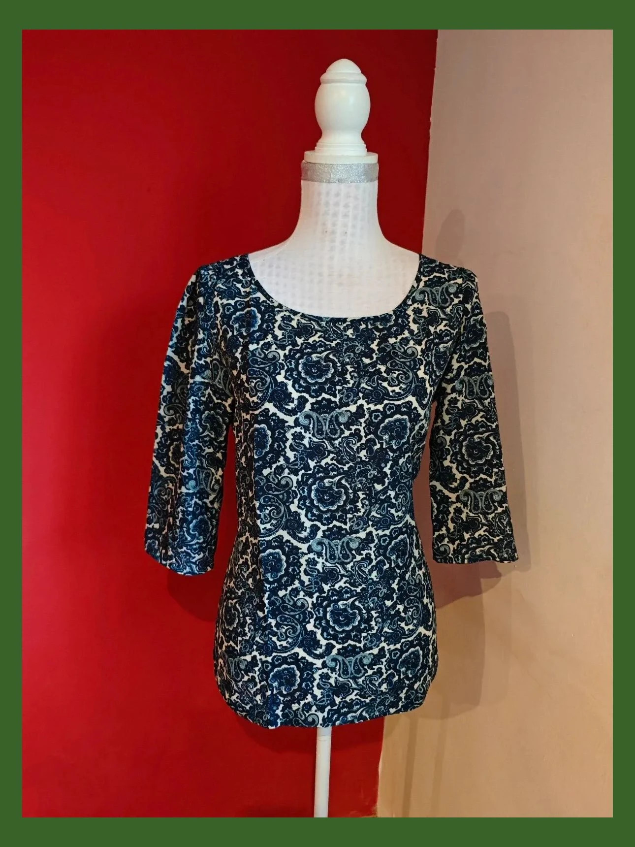 🌺Blusa con estampado tonos azules y blanco, de Sfera, talla L