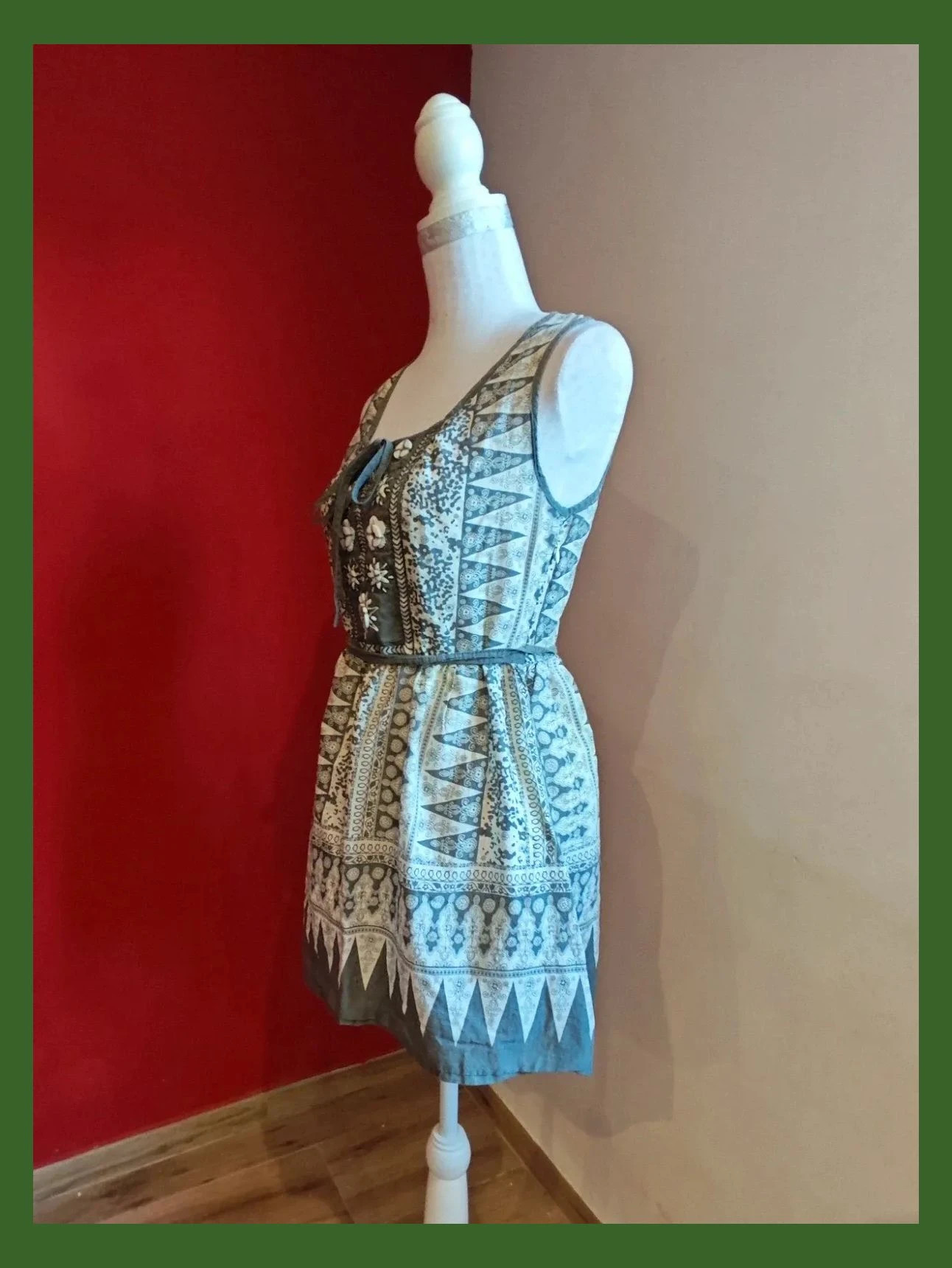 🌺 Vestido mini de algodón estampado gris y crema con bordados y abalorios en escote – Mas Fashion – taille L / 40 / 12 2