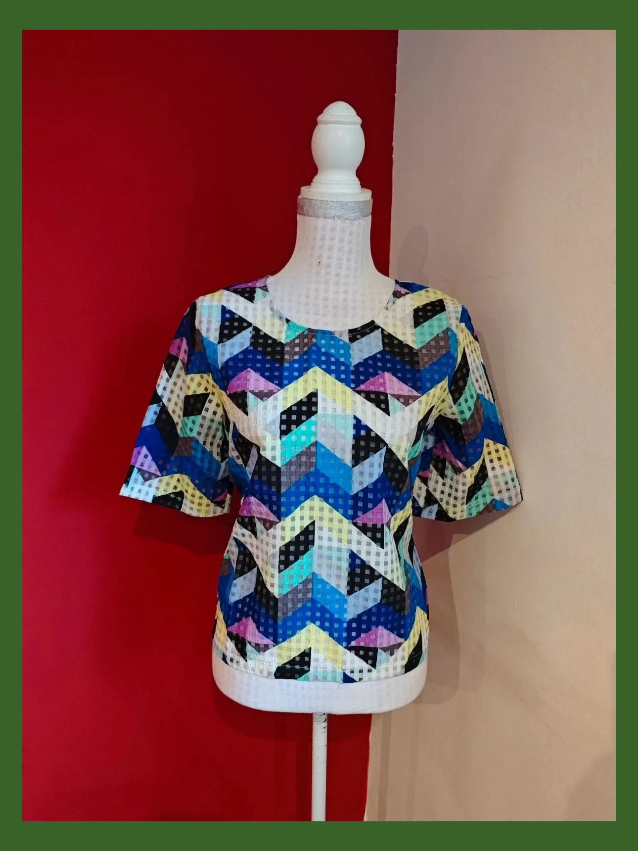 🌺Blusa con estampado geometrico multicolor con cuadritos semitransparentes