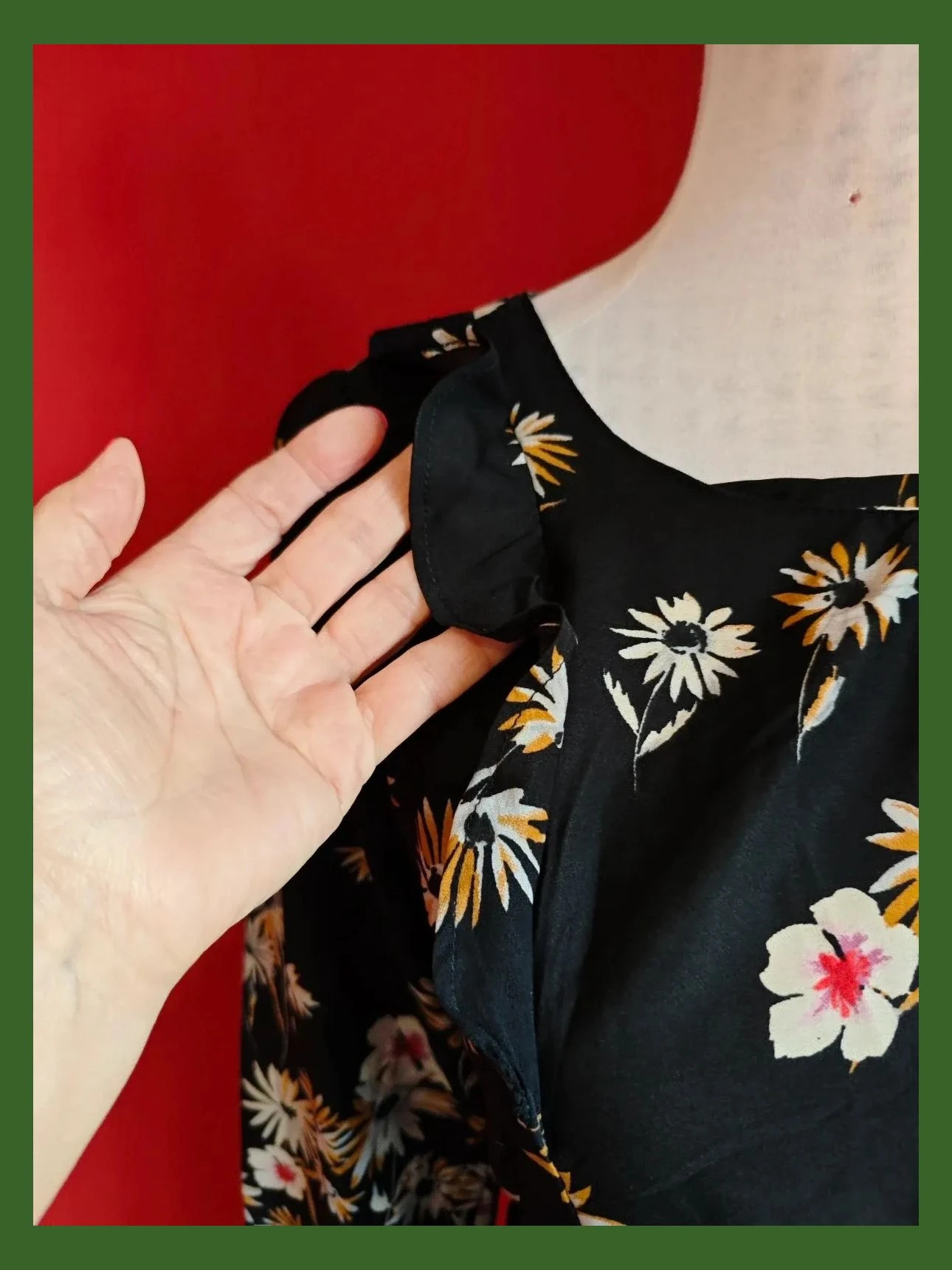 🌺 Vestido negro con estampado floral y volantitos en escote – Atmosphere – taille L / 40 / 12 4