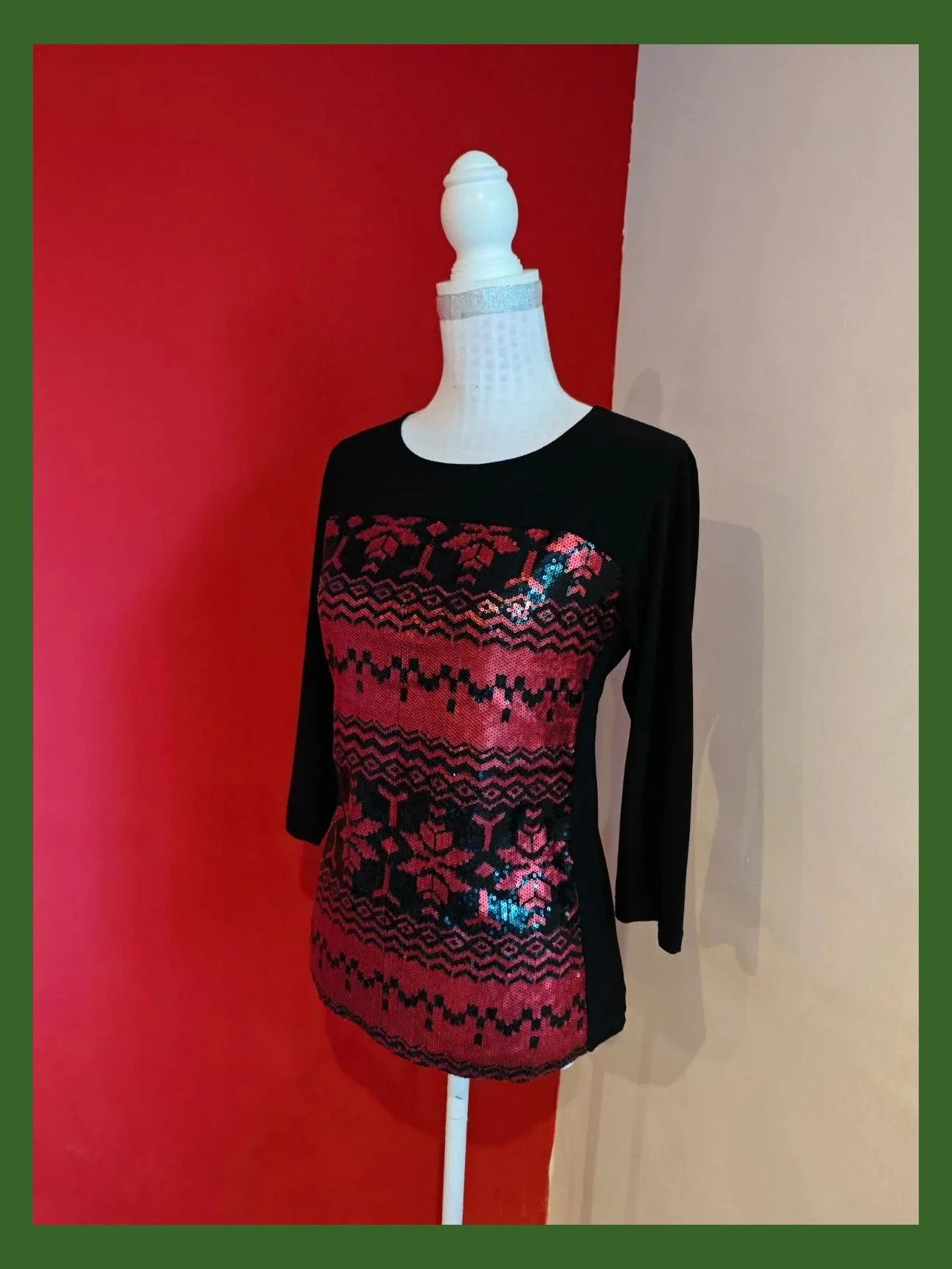 🌺 Bonita camiseta negra con la parte delantera con lentejuelas negras y rojas formando grecas – Festa – taille L / 40 / 12 2