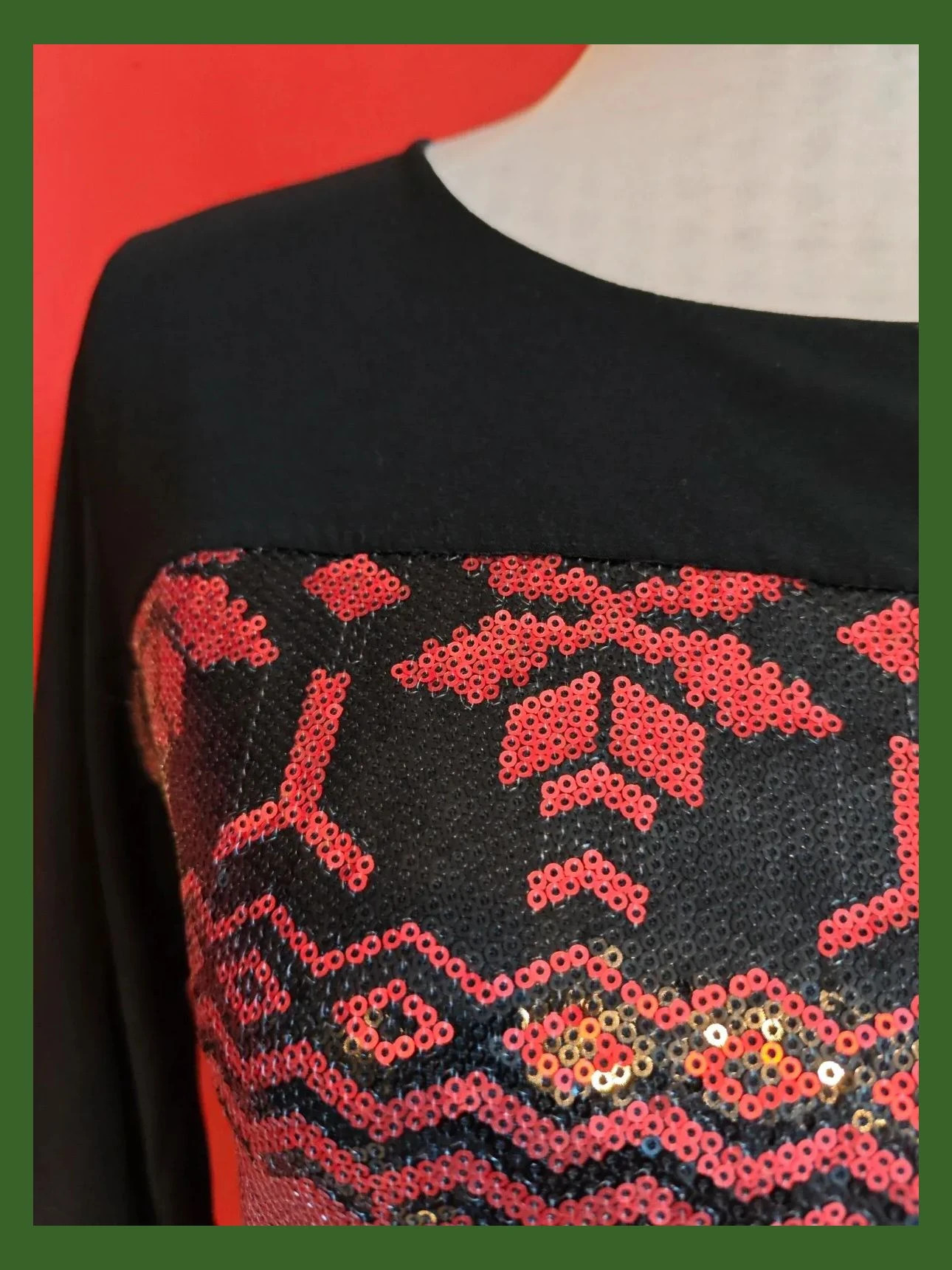 🌺 Bonita camiseta negra con la parte delantera con lentejuelas negras y rojas formando grecas – Festa – taille L / 40 / 12 3