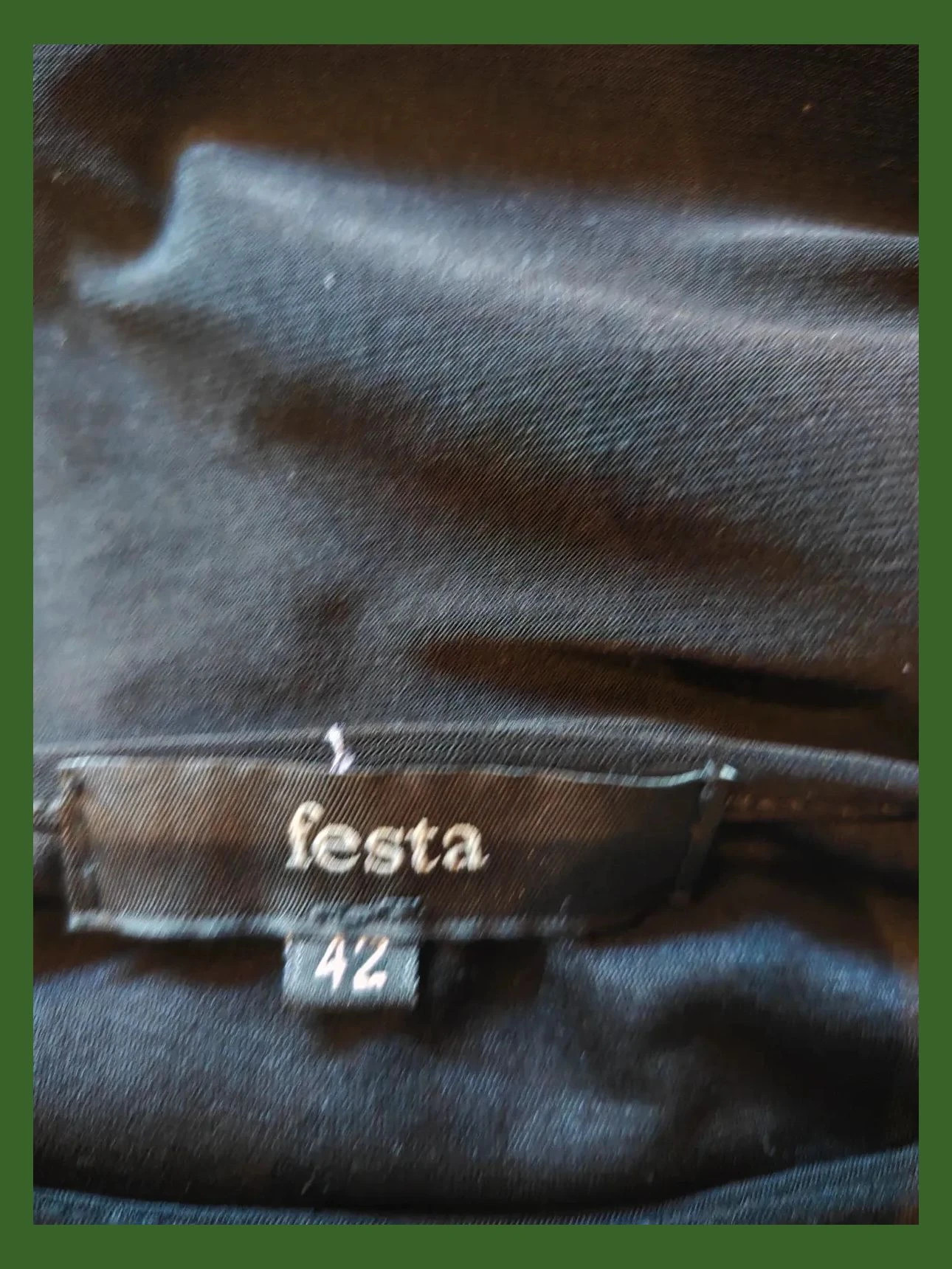 🌺 Bonita camiseta negra con la parte delantera con lentejuelas negras y rojas formando grecas – Festa – taille L / 40 / 12 5
