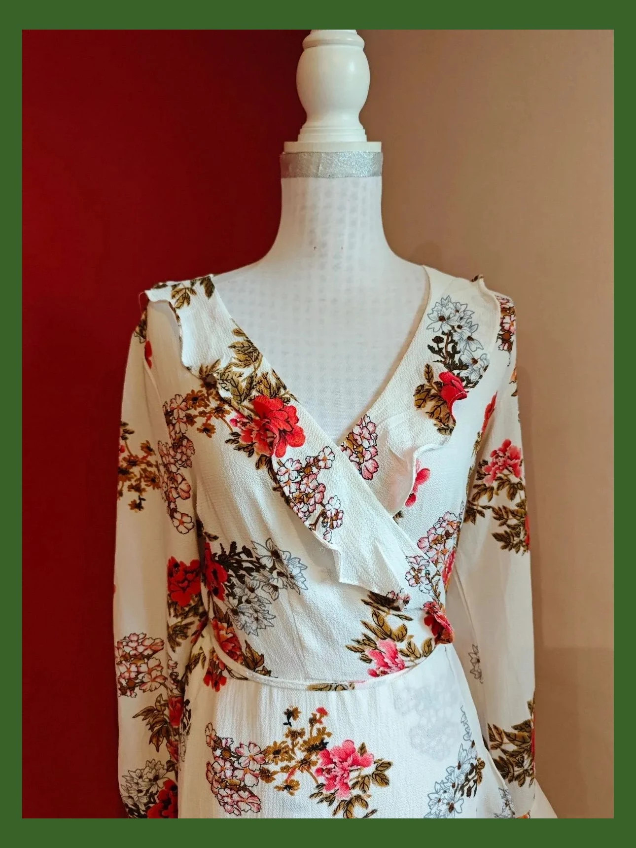 🌺Estiloso vestido cruzado con volante por todo el borde, fondo crema con estampado floral – Bisou's Project – taille L / 40 / 12 3