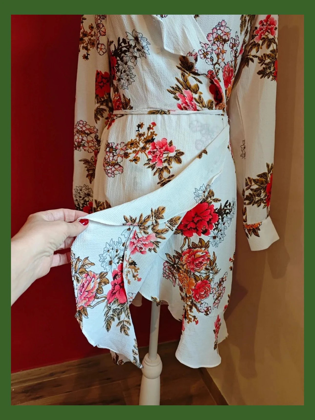 🌺Estiloso vestido cruzado con volante por todo el borde, fondo crema con estampado floral – Bisou's Project – taille L / 40 / 12 4