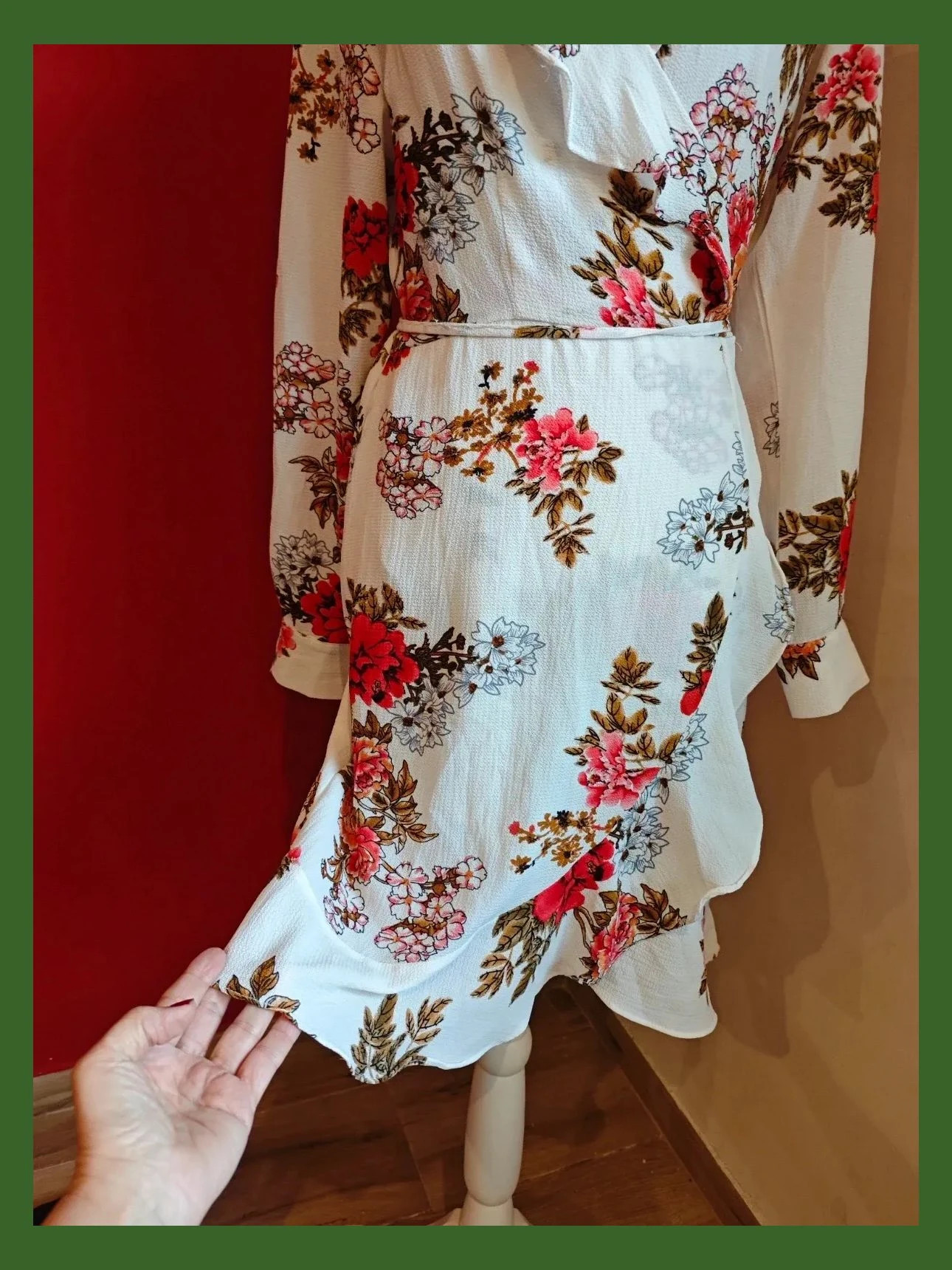 🌺Estiloso vestido cruzado con volante por todo el borde, fondo crema con estampado floral – Bisou's Project – taille L / 40 / 12 5
