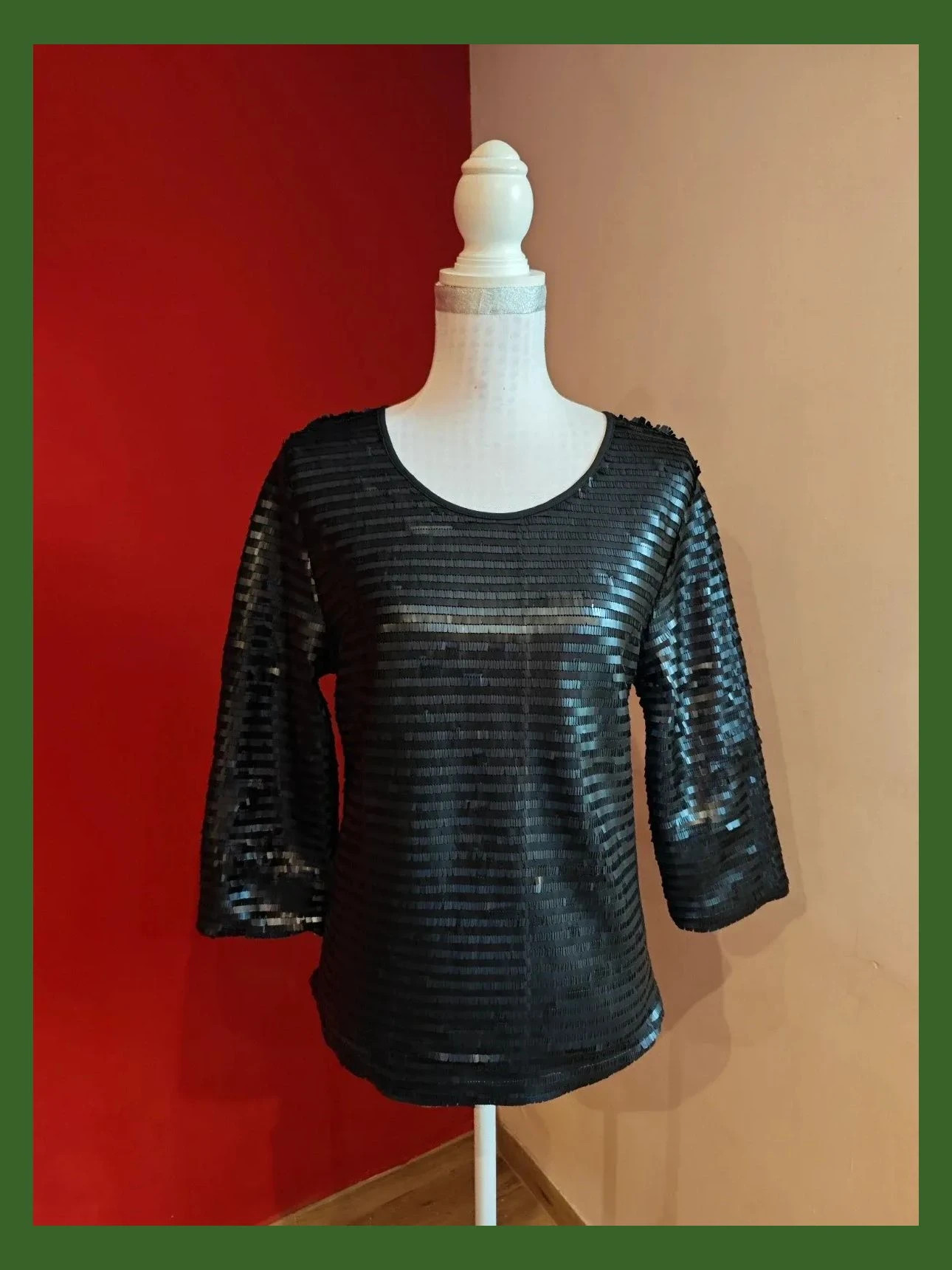 🌺Impresionante blusa de gasa color navy, prácticamente negro, cubierta de pailettes, talla XL