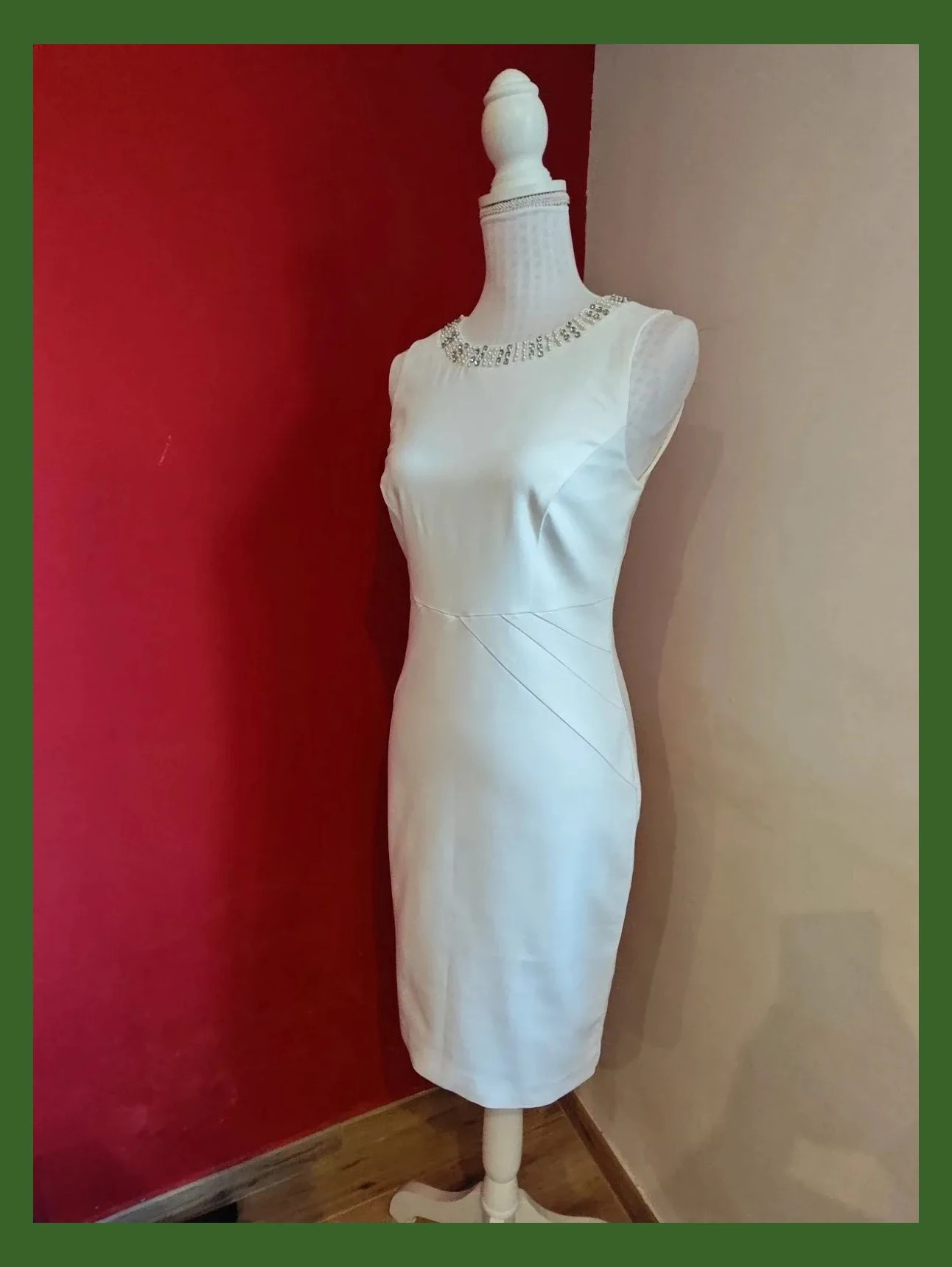 🌺 Elegante vestido entallado blanco con perlas y brillantes en el cuello – ORSAY – taille M / 38 / 10 2