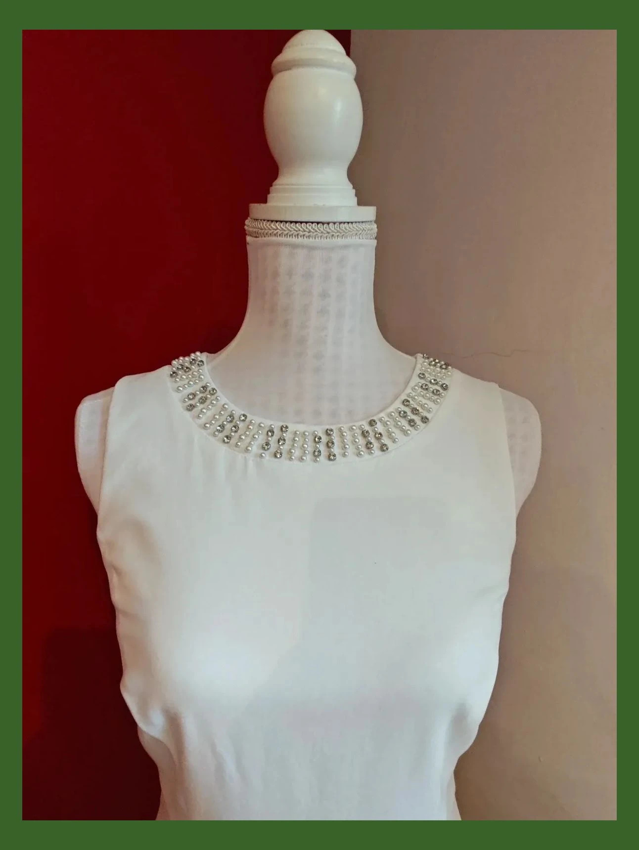 🌺 Elegante vestido entallado blanco con perlas y brillantes en el cuello – ORSAY – taille M / 38 / 10 3