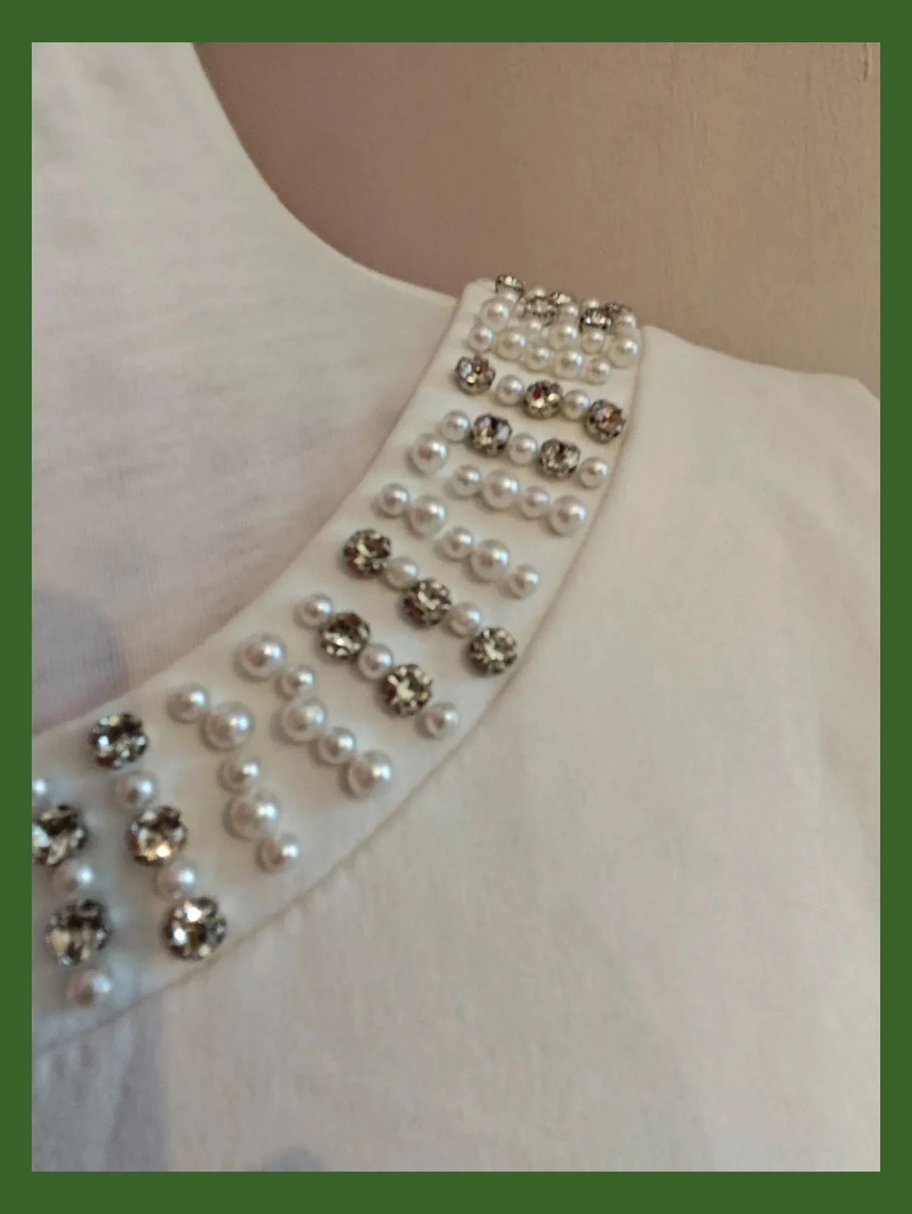 🌺 Elegante vestido entallado blanco con perlas y brillantes en el cuello – ORSAY – taille M / 38 / 10 5
