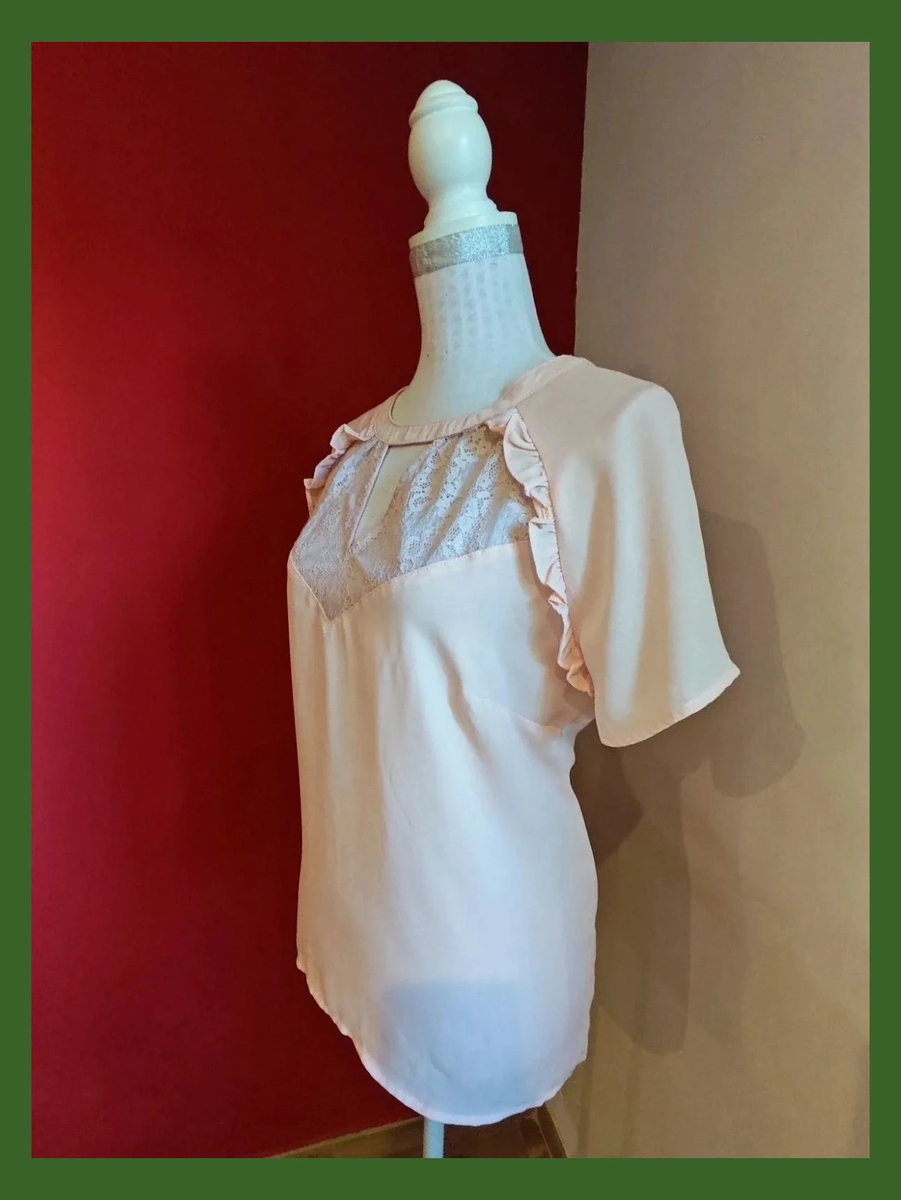 🌺Blusa rosa clarito con apertura triangular en escote delante y detrás con blonda y volantitos – Collection IRL – taille XXL / 44 / 16 2
