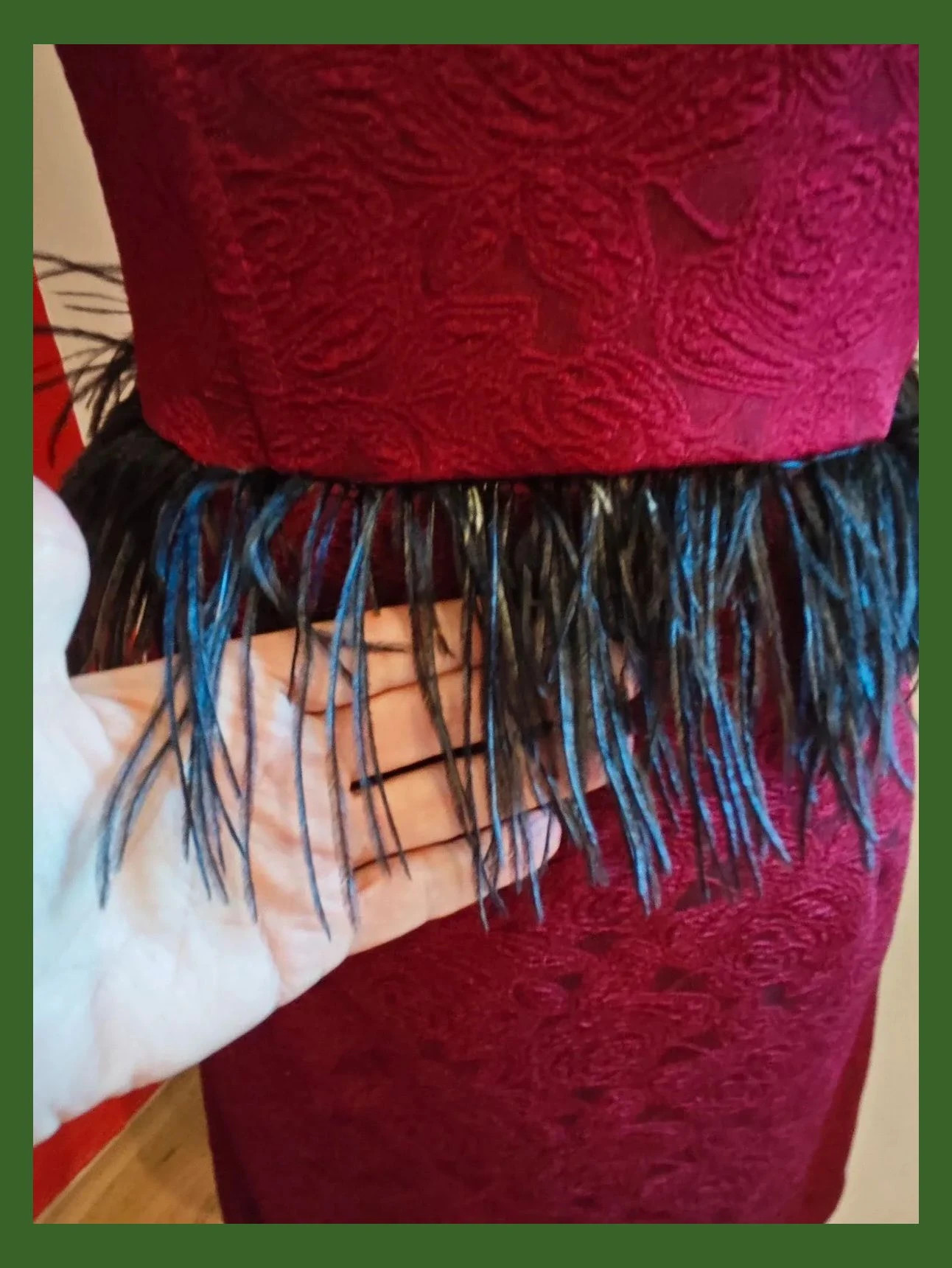 🌺Precioso y original vestido palabra de honor con plumas en la cintura – Sinty – taille L / 40 / 12 5