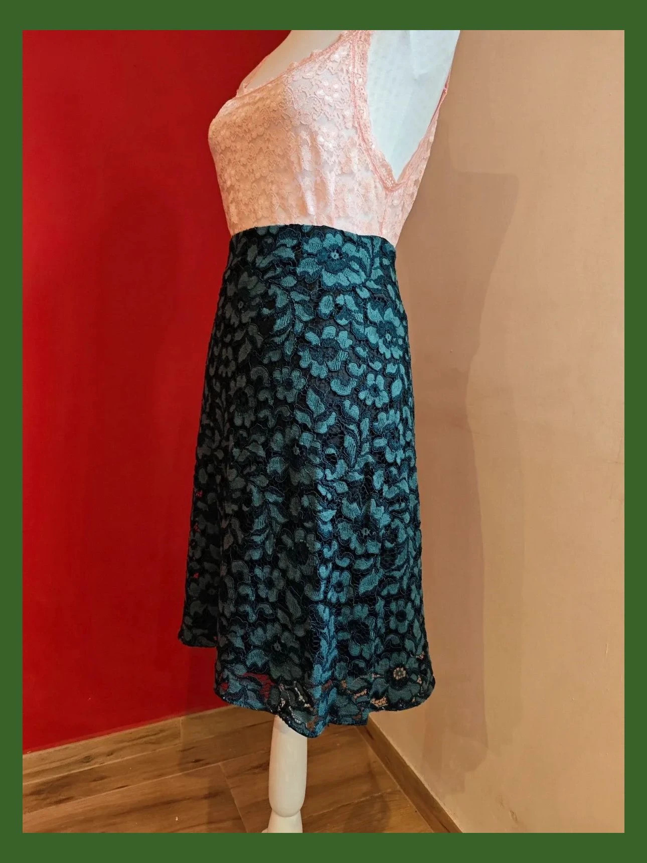 🌺Falda de blonda azul marino, de Zara, talla S.Ver descripción – Zara – taille S / 36 / 8 2