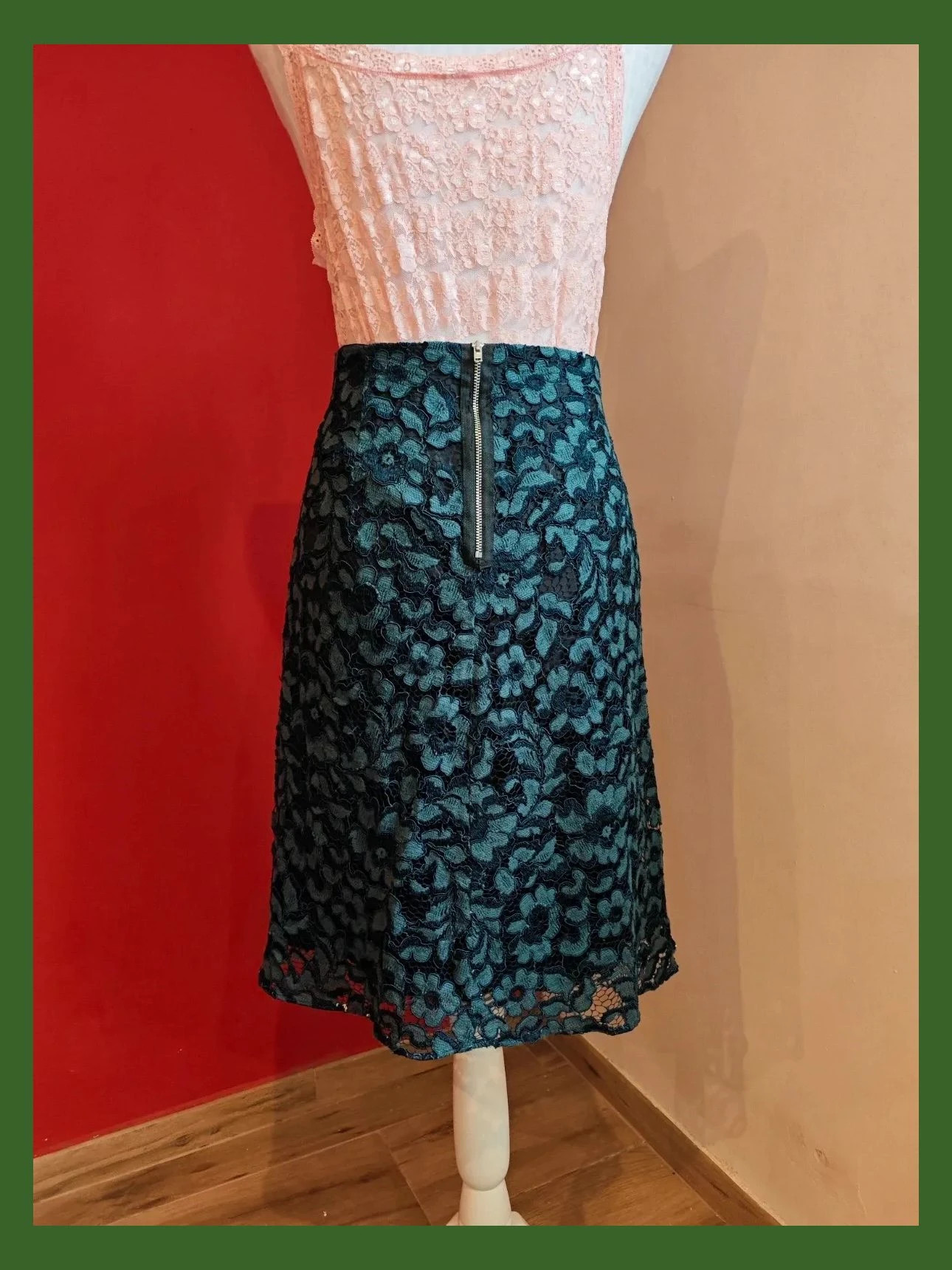 🌺Falda de blonda azul marino, de Zara, talla S.Ver descripción – Zara – taille S / 36 / 8 5