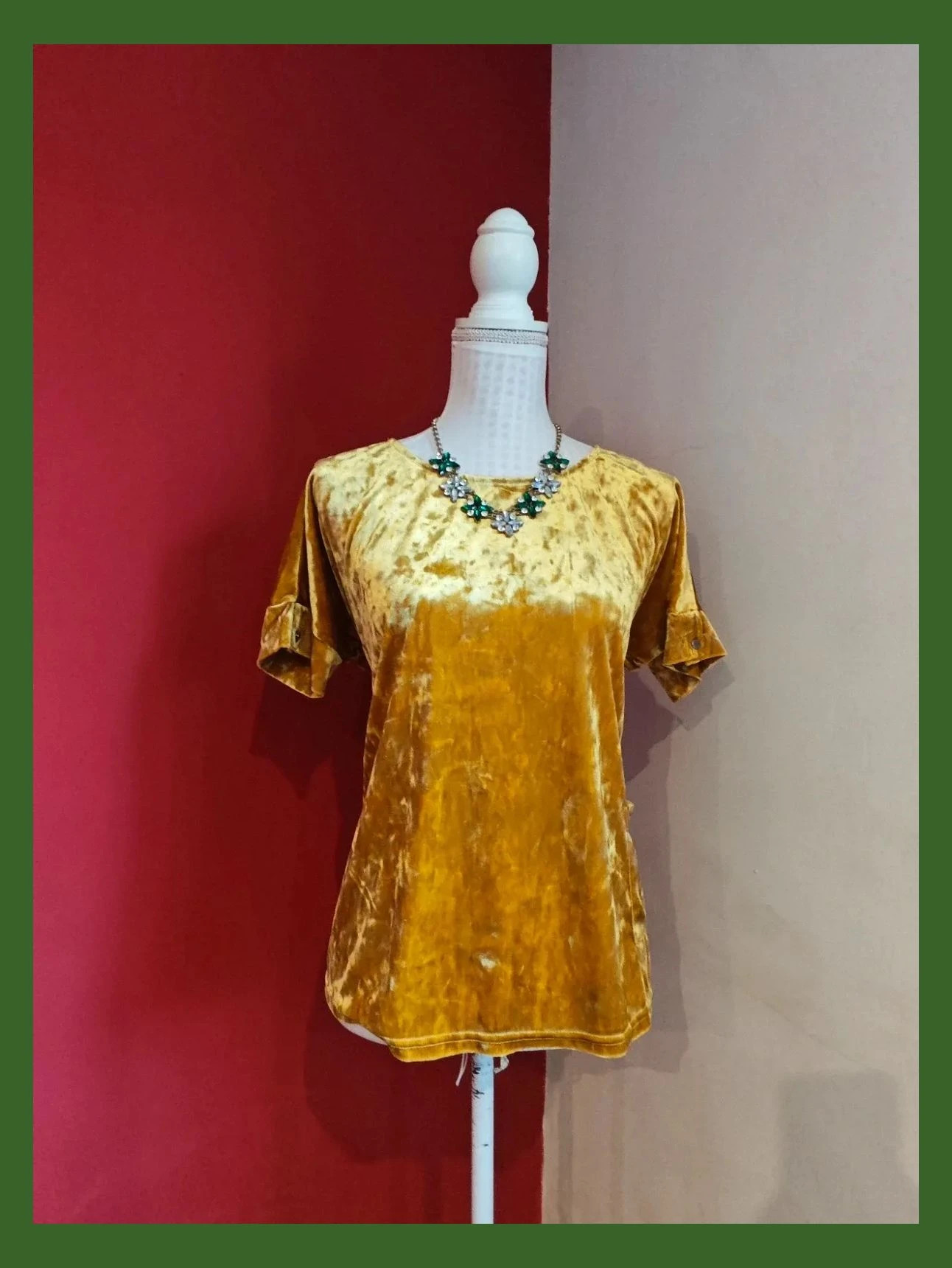 🌺Bonita camiseta de terciopelo dorado