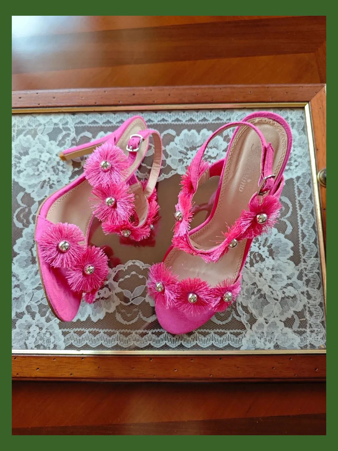 🌺Divinas sandalias de antelina fucsia con pompones y bola plateada, número 38