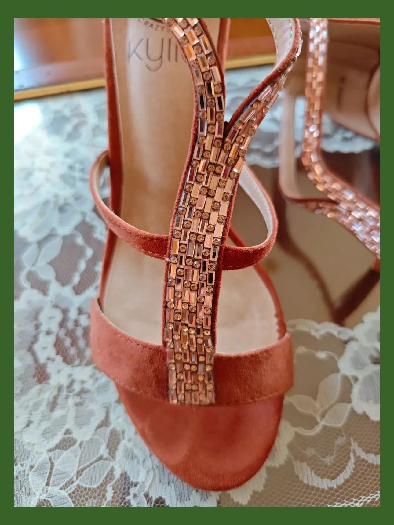 🌺 Originales y elegantes sandalias de tacón de antelina tono caldera con tiras de stras dorado – Kylie – taille 38 3