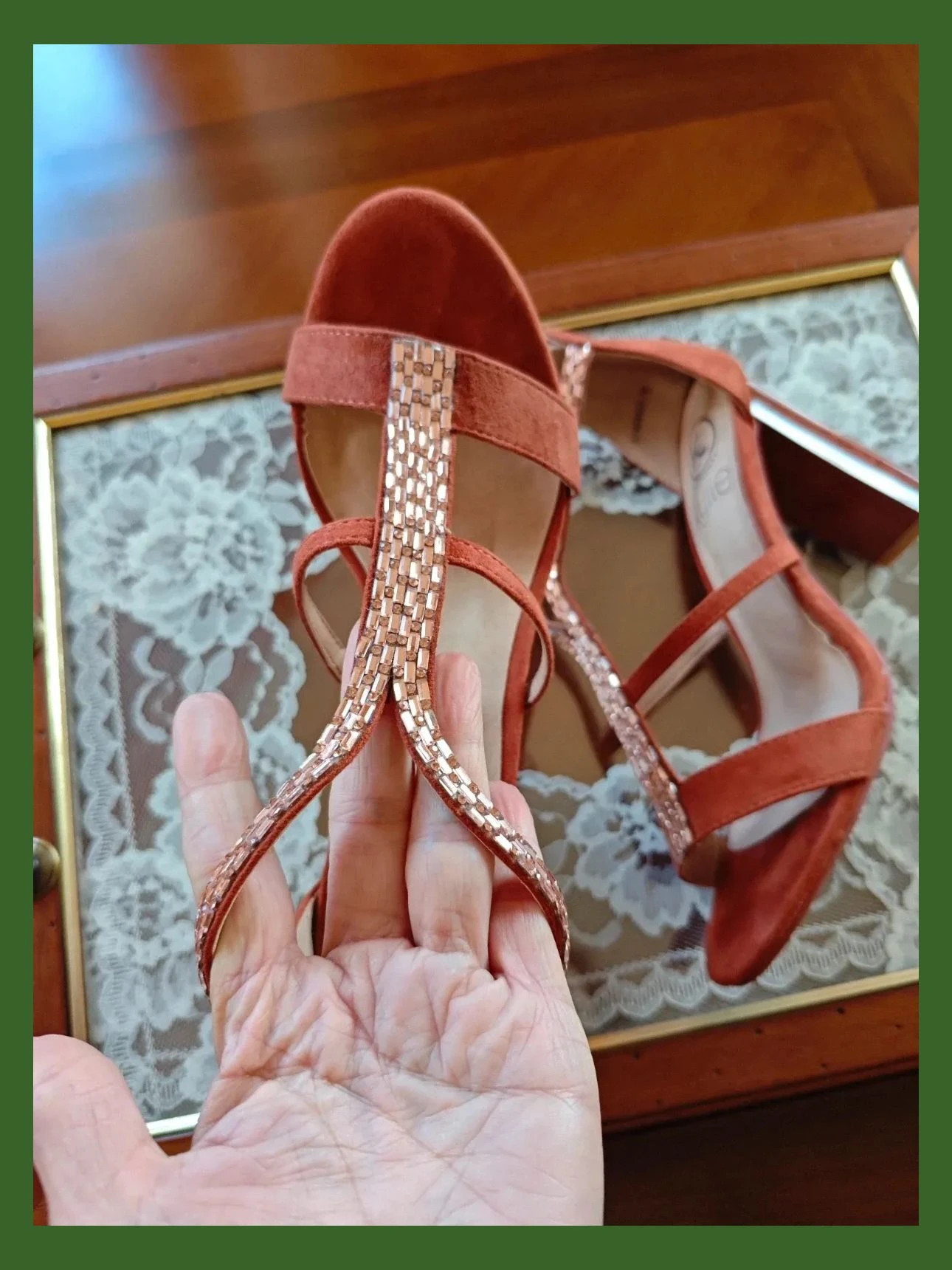 🌺 Originales y elegantes sandalias de tacón de antelina tono caldera con tiras de stras dorado – Kylie – taille 38 4