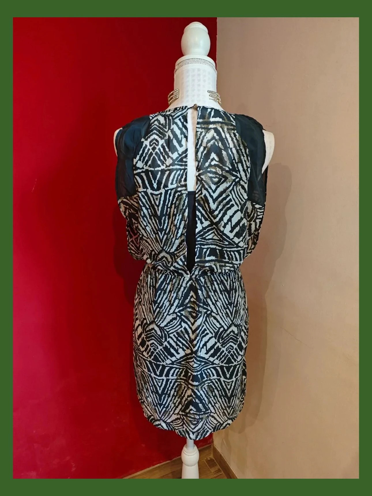 🌺 Vestido ligero estampado tribal tonos gris, crema y verde – Vila – taille L / 40 / 12 4