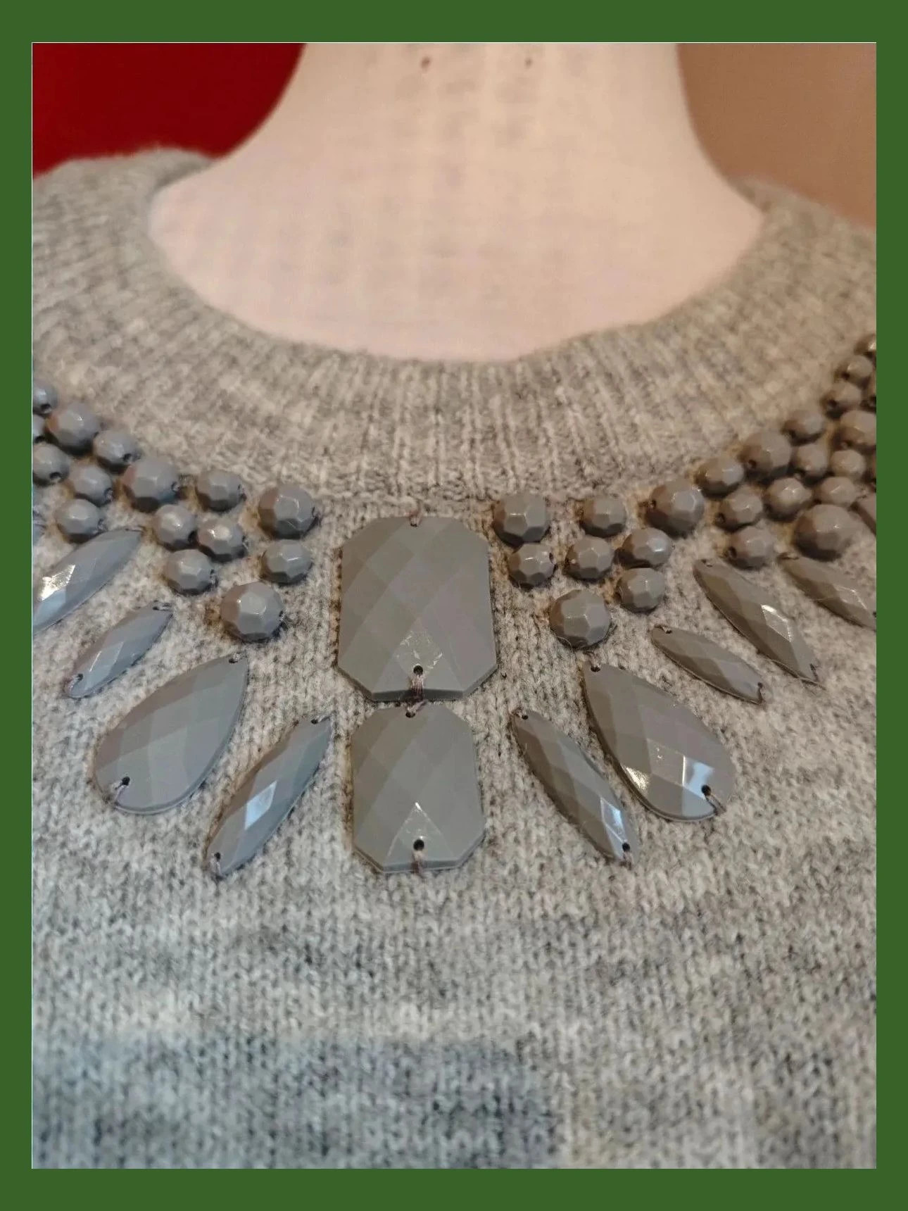 🌺 Precioso Jersey de punto gris suave con abalorios cosidos en escote – Yessica – taille L / 40 / 12 4