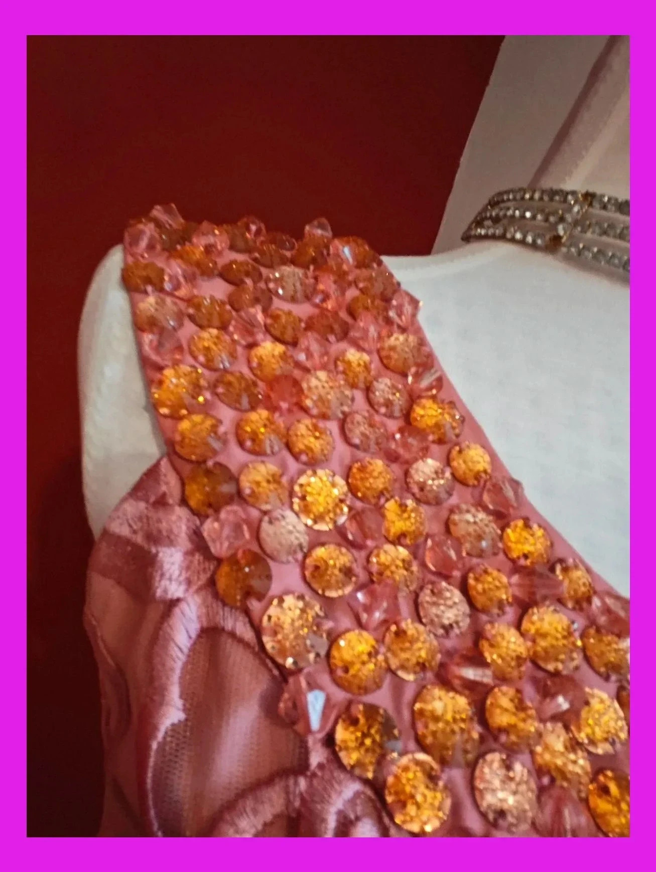 🌺 Elegante vestido de gasa rosa con bordados delante y cuello de abalorios – Olimara – taille XXXL / 46 / 18 5
