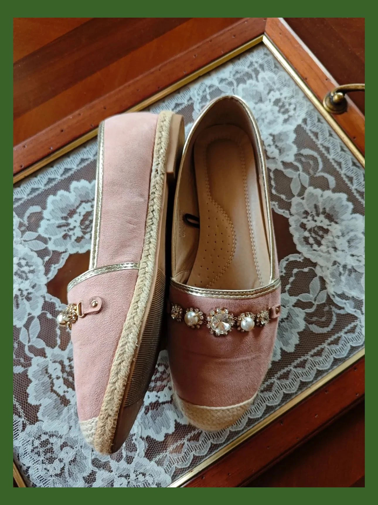🌺Preciosas zapatillas planas rosas con borde dorado y abalorios con perlas y brillantes – Vintage Dressing – taille 38 2