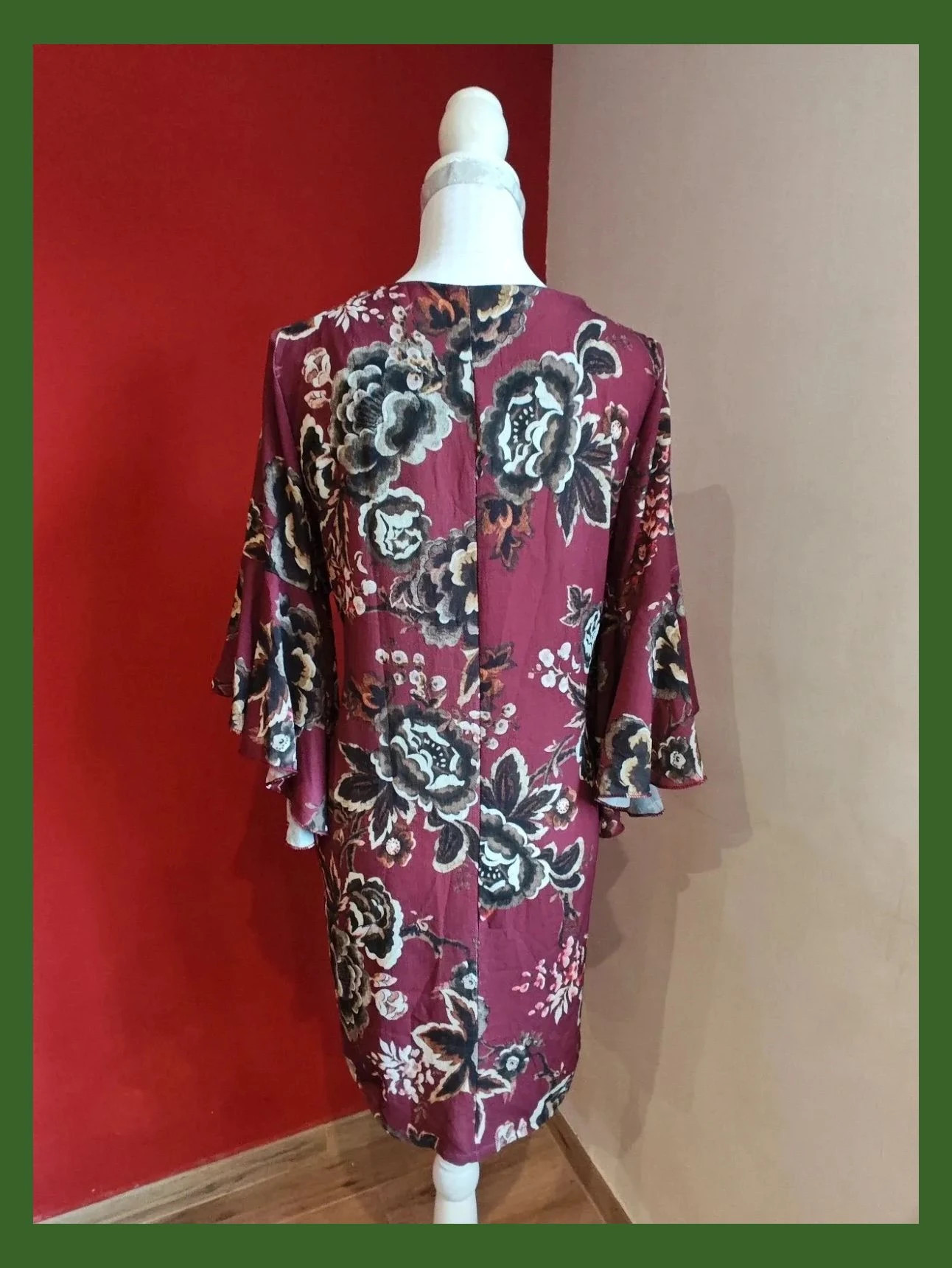 🌺 Vestido granate con estampado floral y mangas con volantes – taille XXL / 44 / 16 5