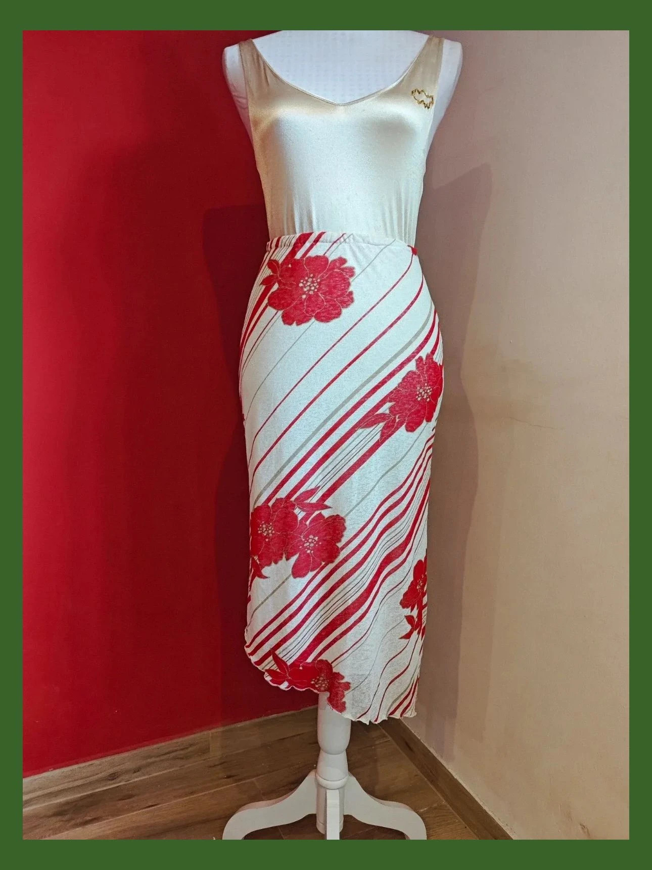 🌺Falda ajustada con bajo asimétrico, más larga de un lado, talla M