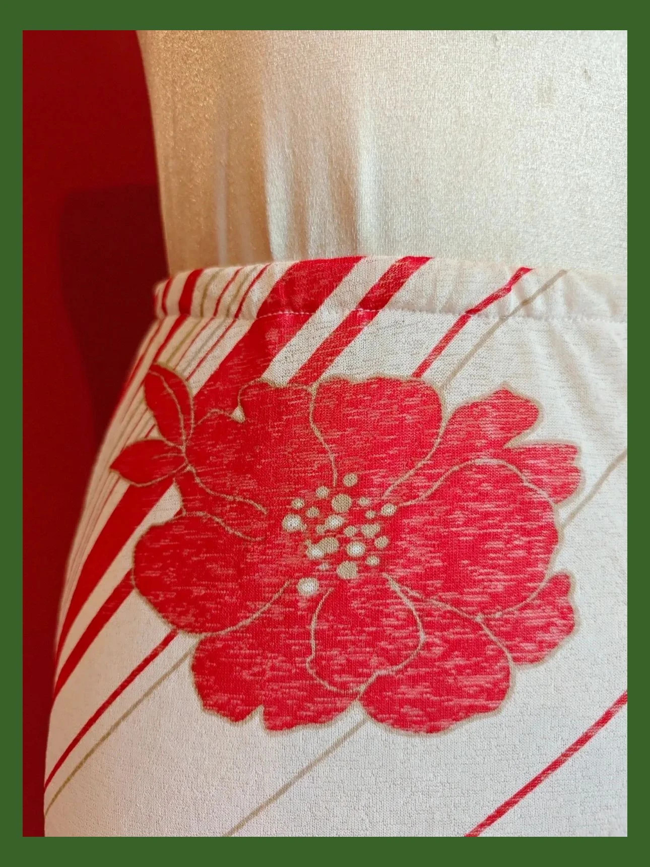 🌺Falda ajustada con bajo asimétrico, más larga de un lado, talla M – P.S. – taille M / 38 / 10 4